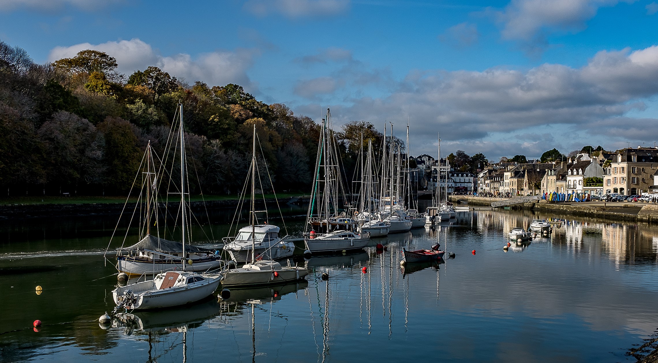 Sailboats and houses in Auray, Brittany, France HD Wallpaper