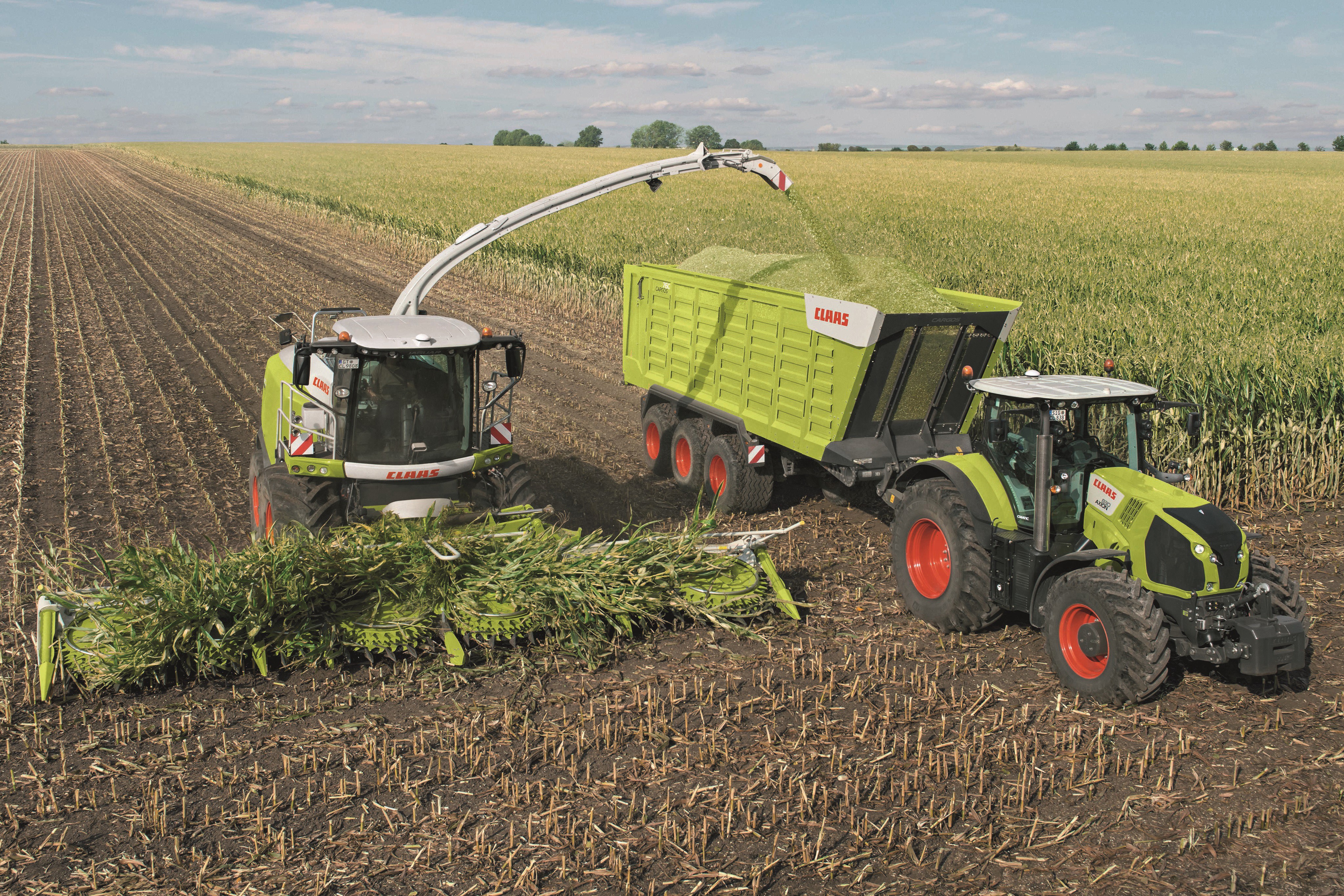 4K Claas Jaguar 980 Harvesting in Agricultural Field HD Wallpaper