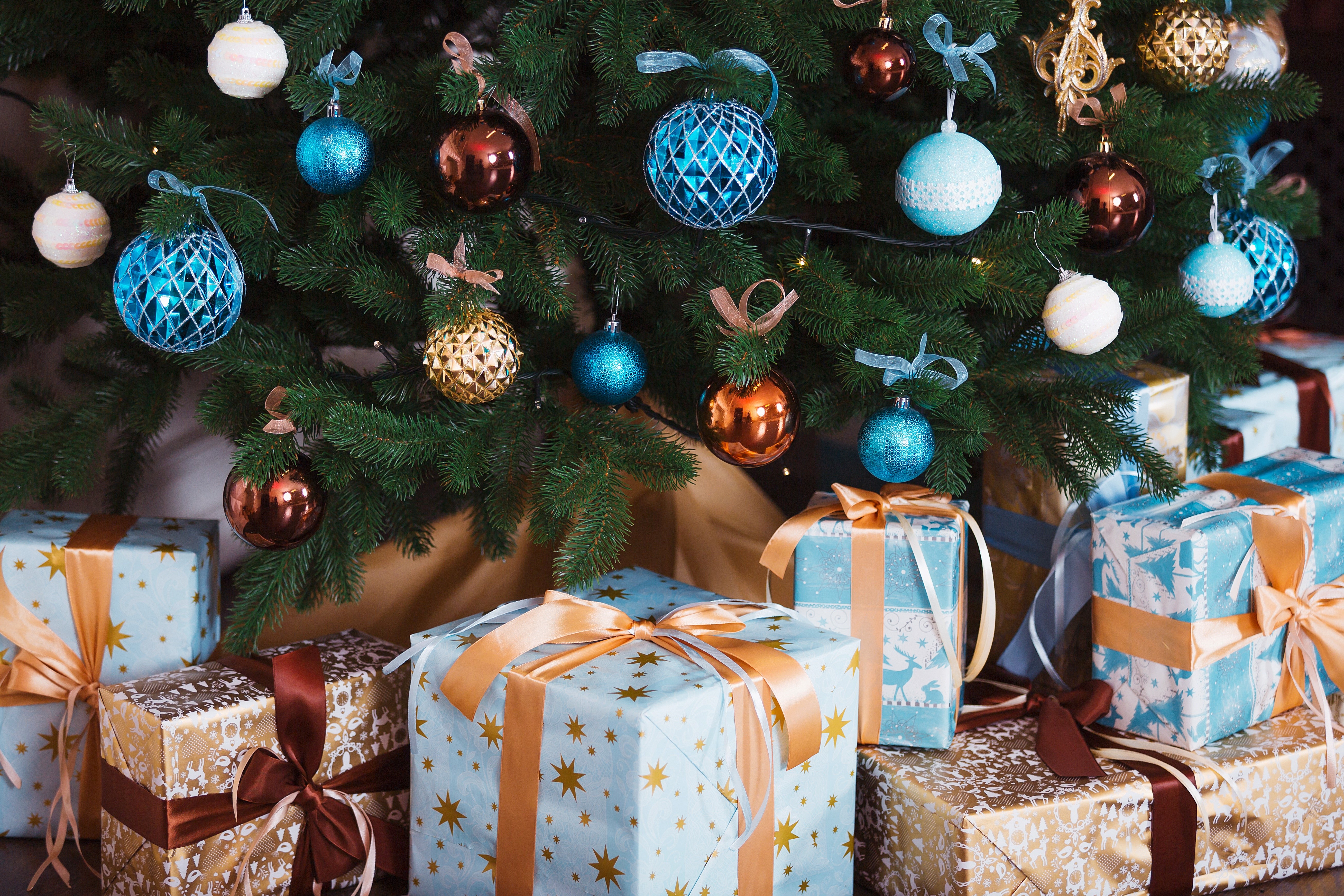 Christmas Tree with Gifts and Ornaments HD Wallpaper