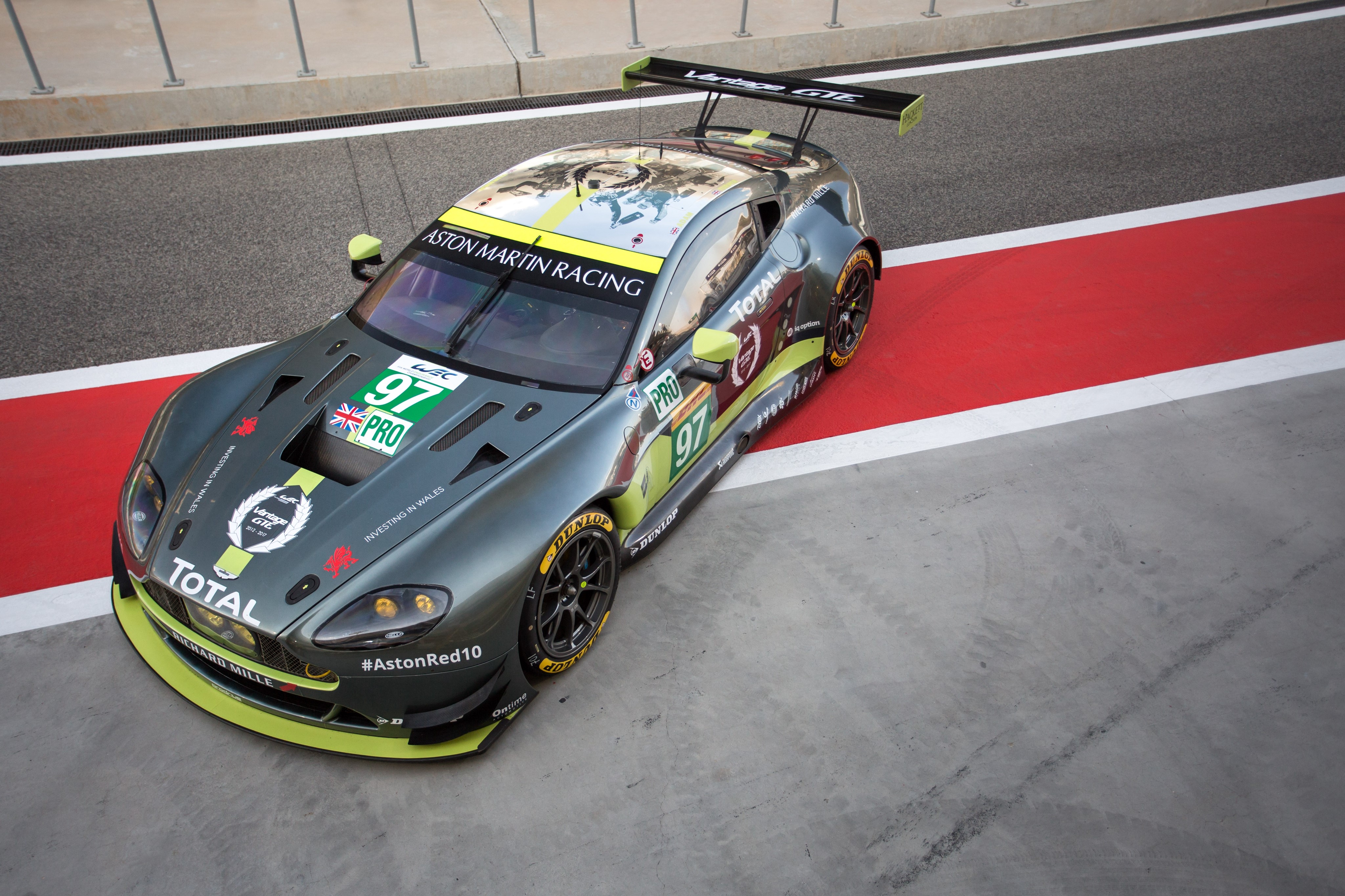 Aston Martin 97 V8 Vantage GTE on track HD Wallpaper