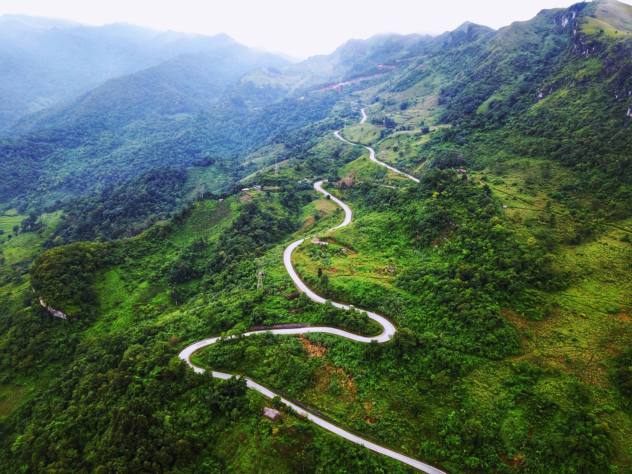 Winding road through green mountains in Bac Can, Vietnam HD Wallpaper