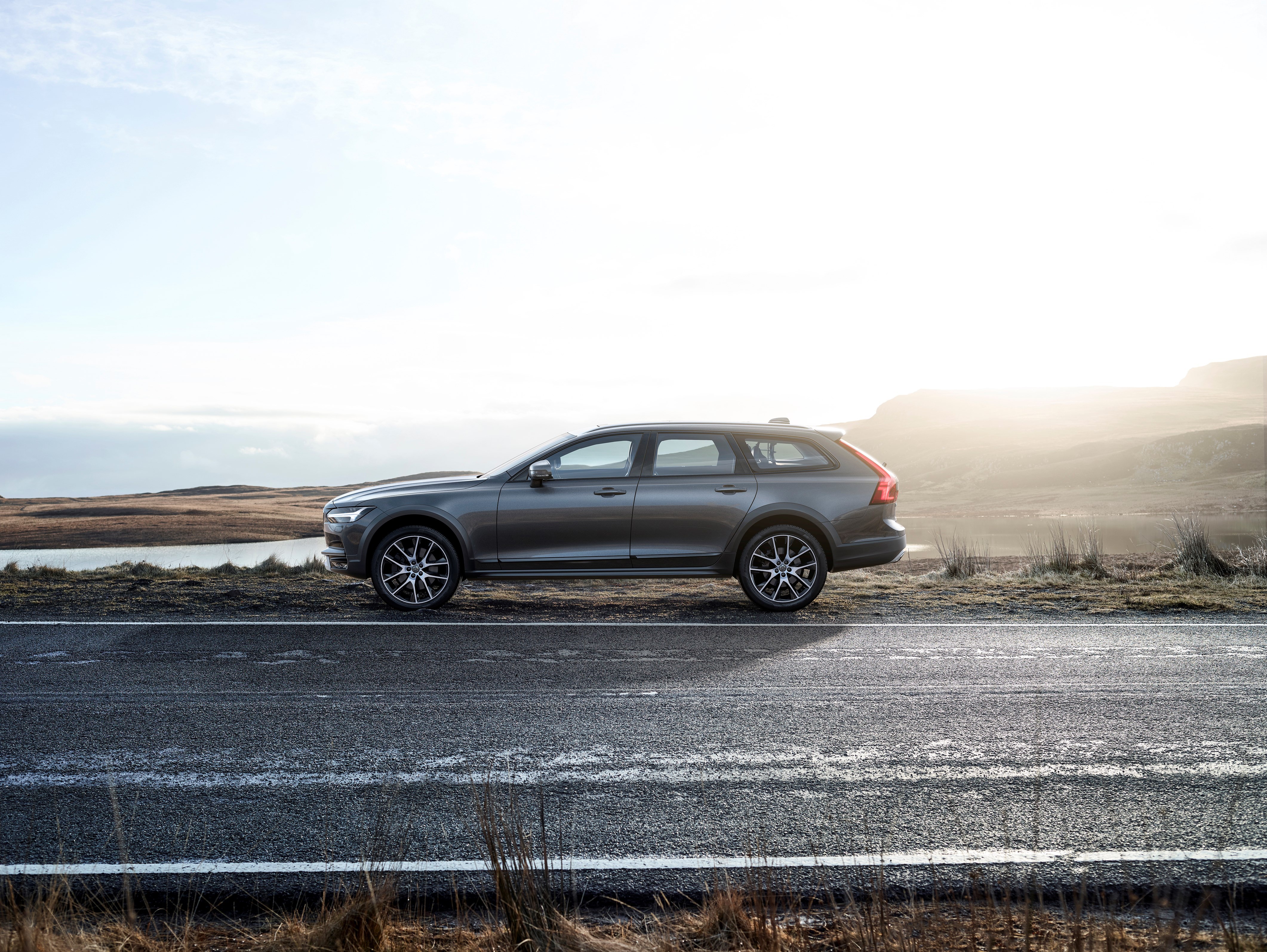 Volvo Cross Country V90 2017 Estate Car HD Wallpaper