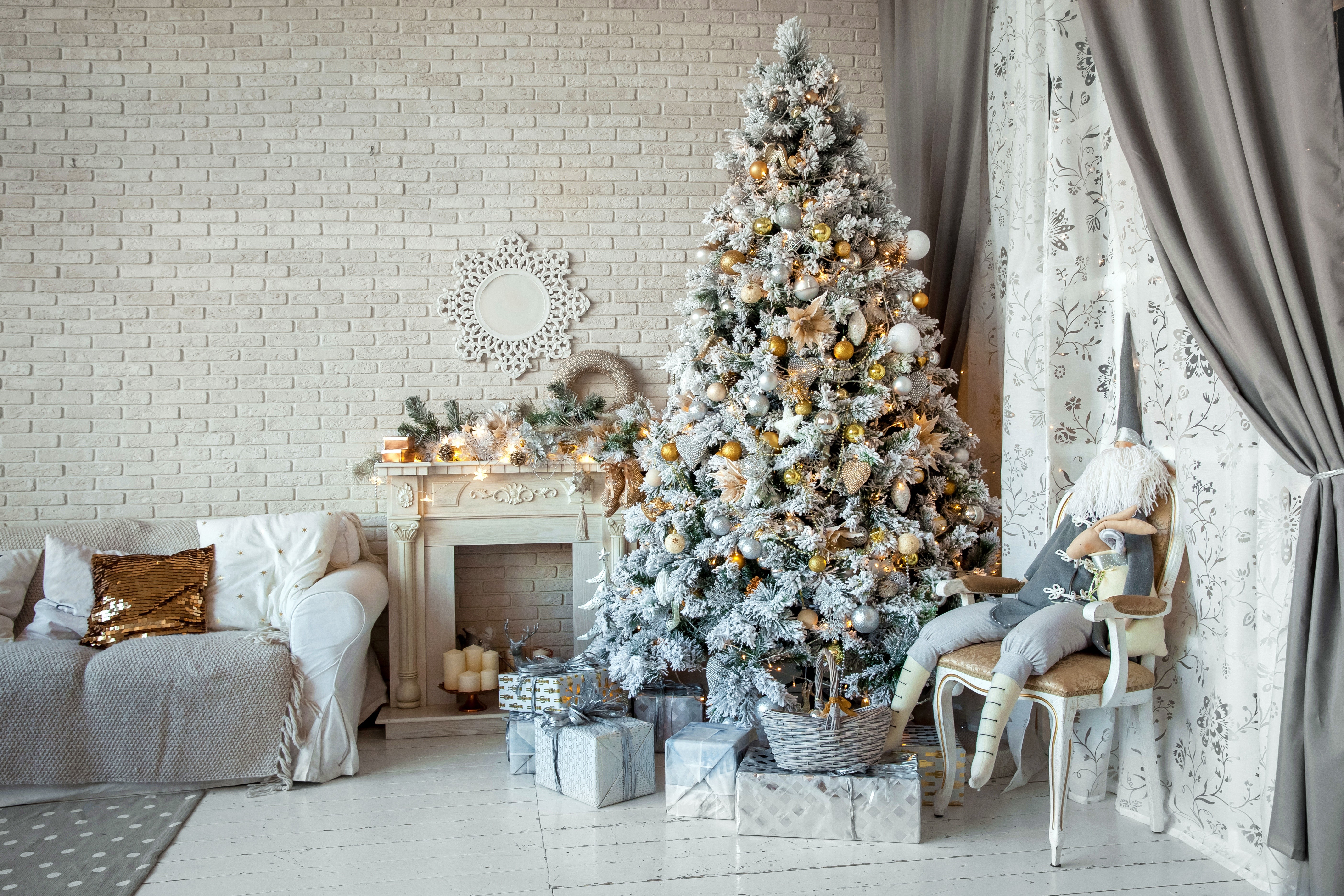Christmas tree and gifts in a decorated room HD Wallpaper