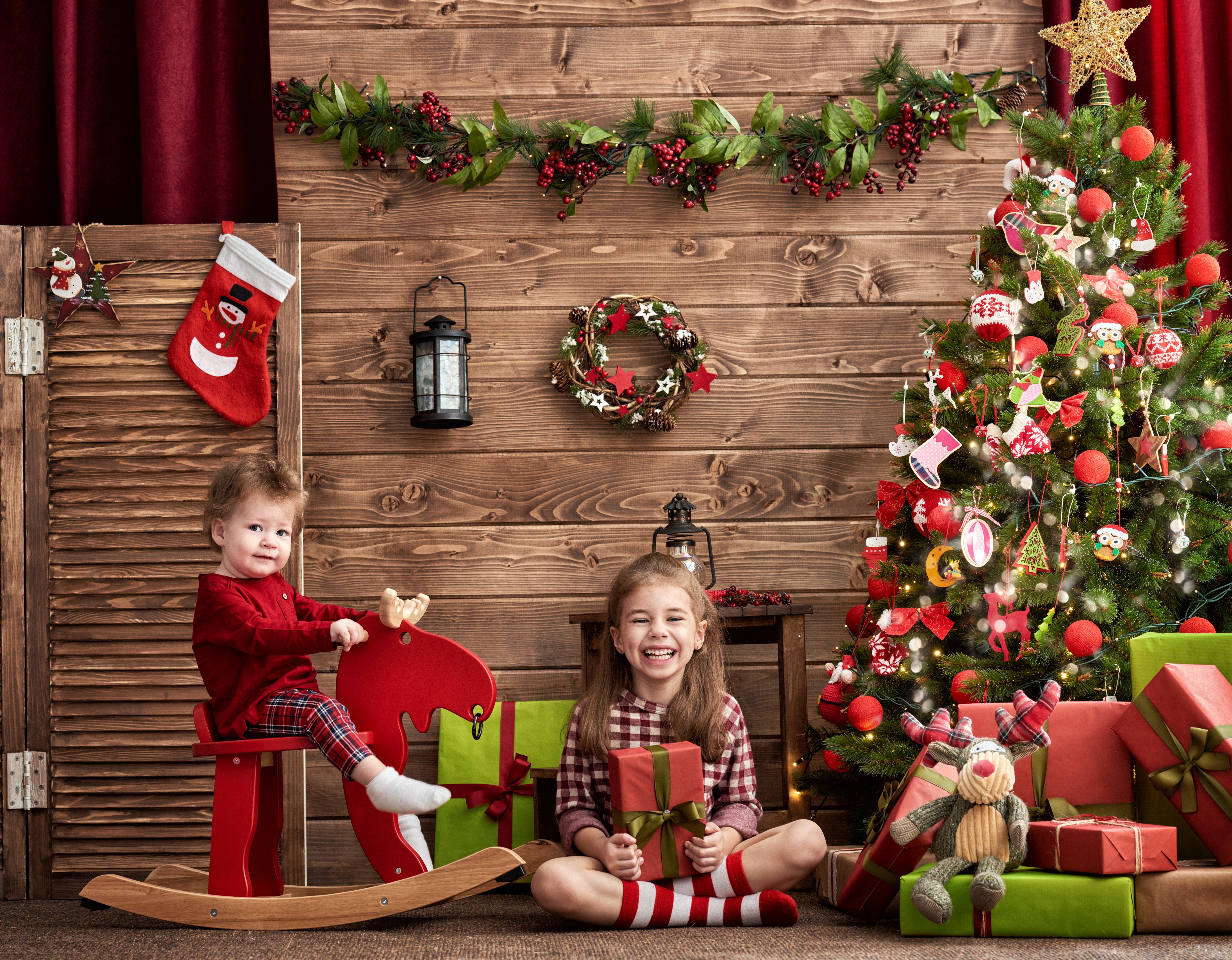 Children with Christmas Tree and Gifts HD Wallpaper