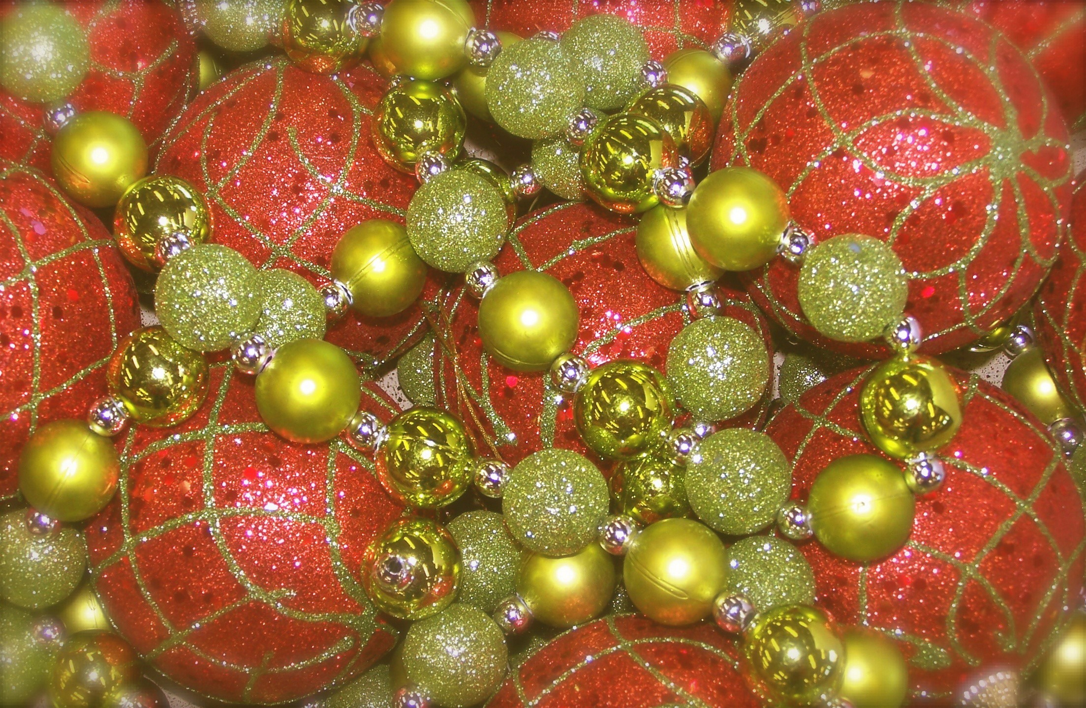 Red and green Christmas ornaments with glitter HD Wallpaper