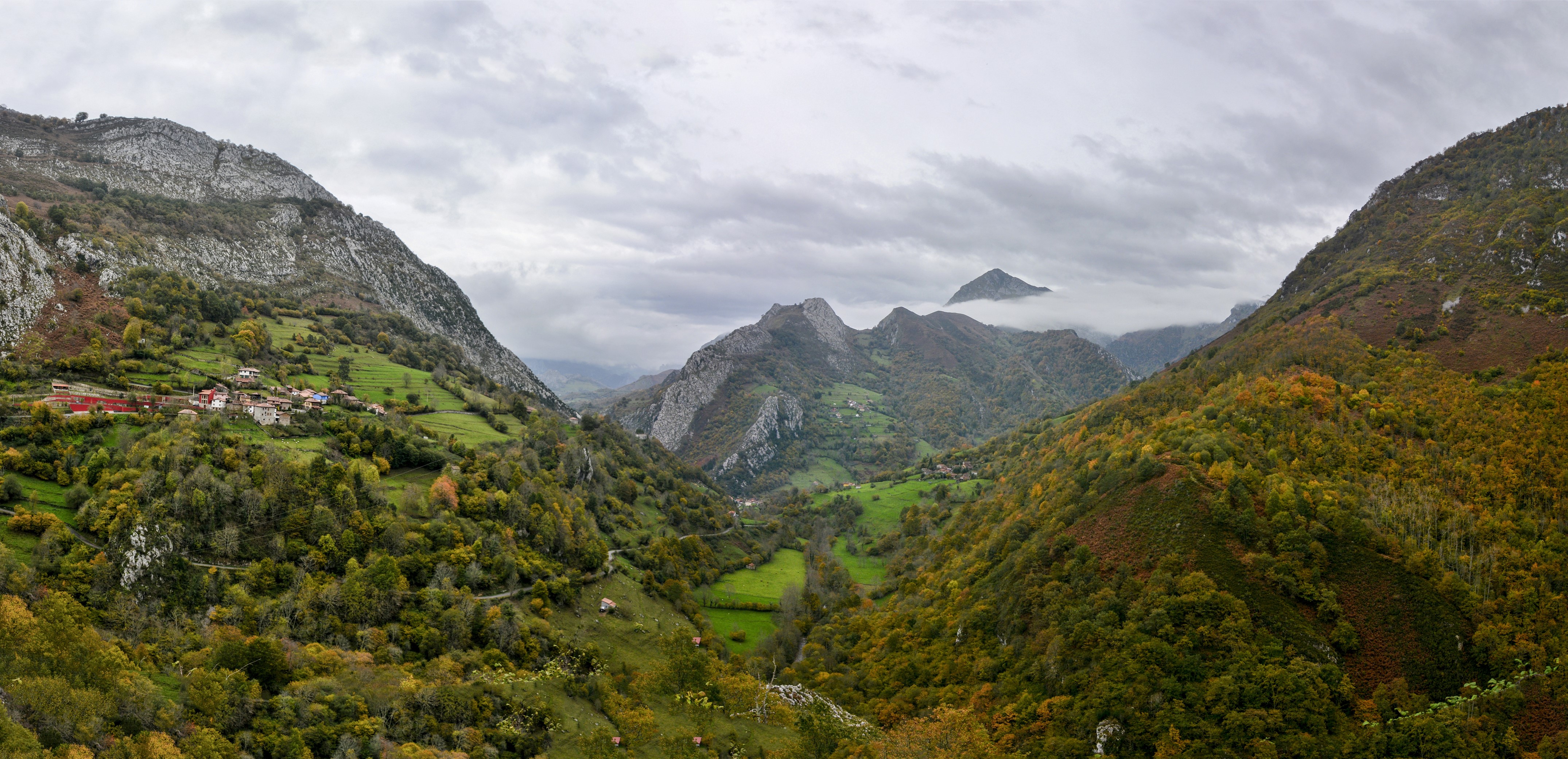 4K Ponga Mountains and Forests in Spain HD Wallpaper