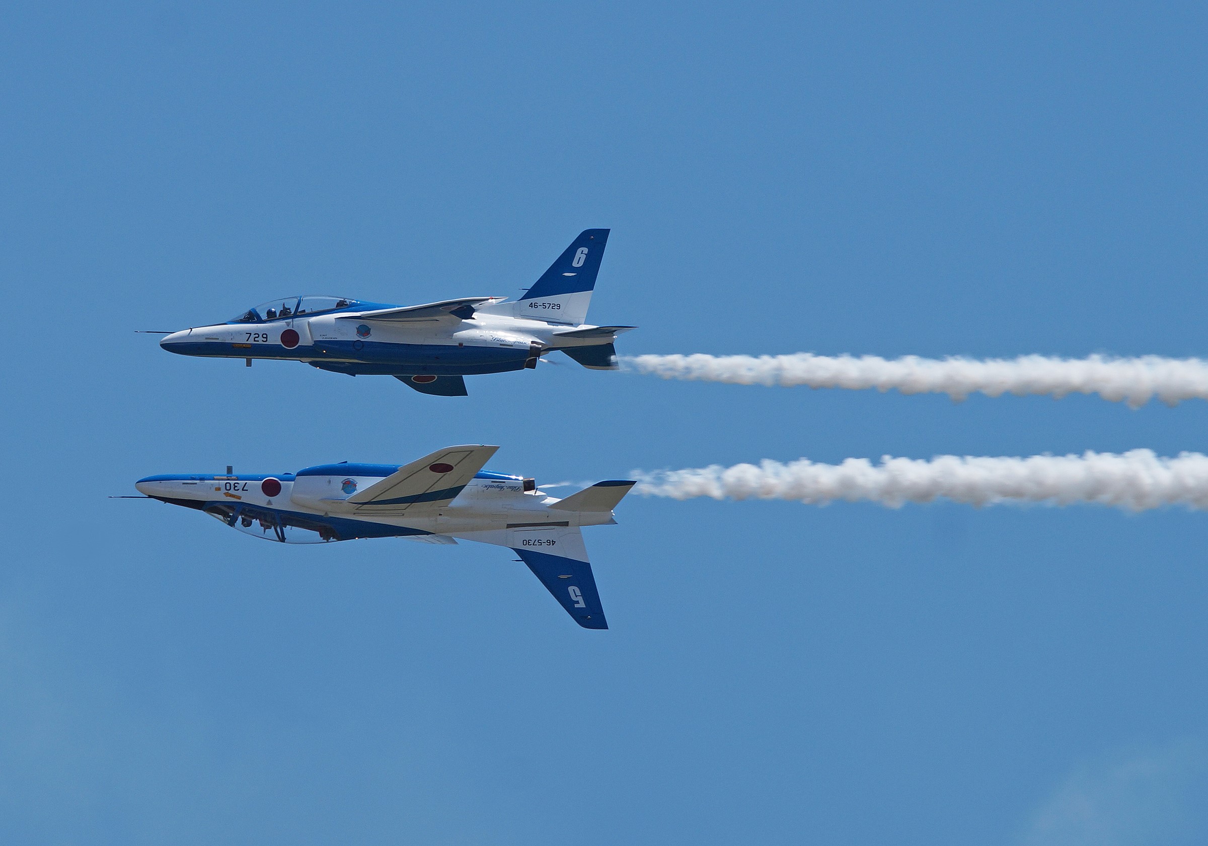 Two Kawasaki T-4 jets flying with smoke trails HD Wallpaper