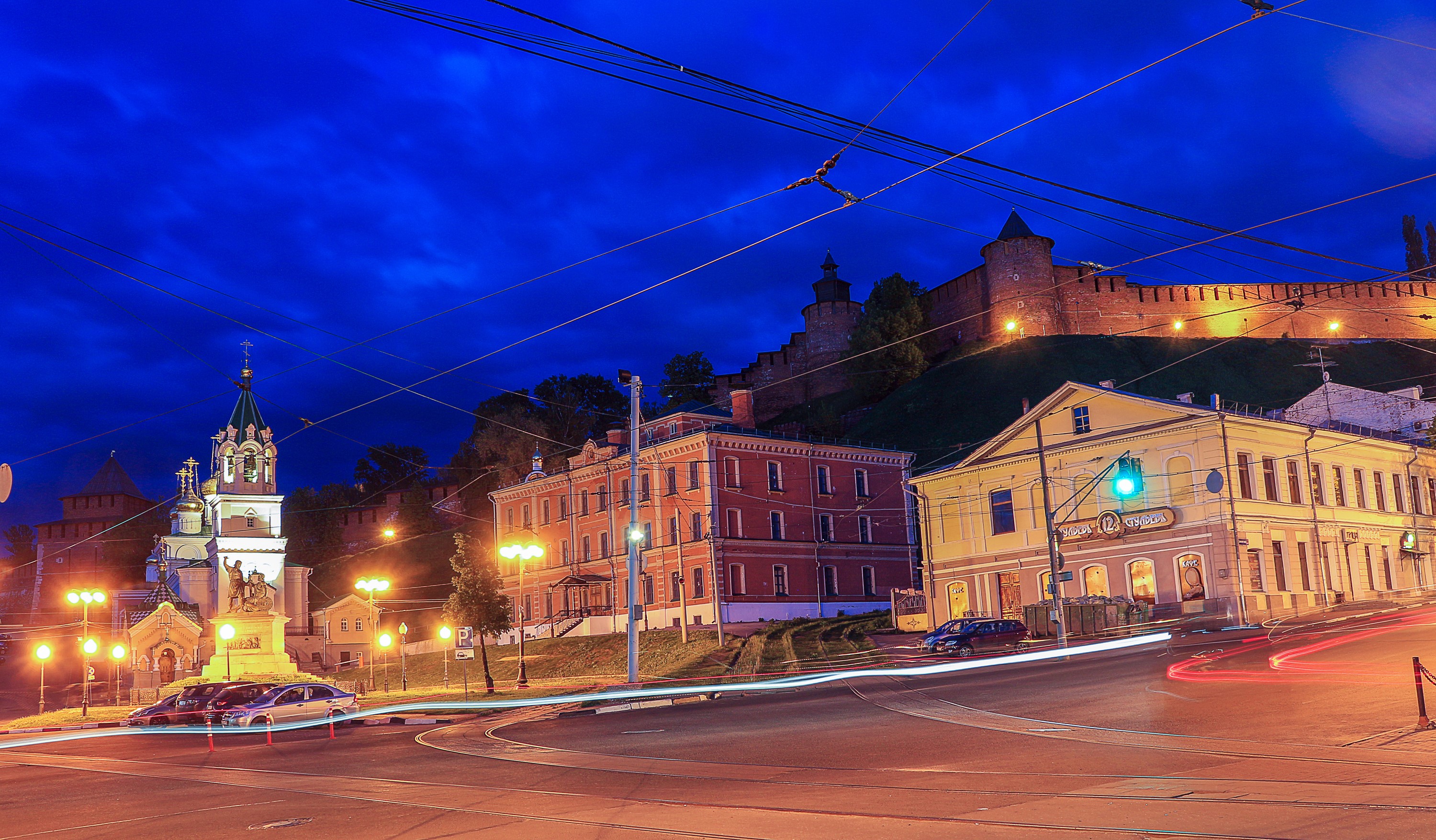 Nizhny Novgorod Kremlin at night with street lights HD Wallpaper