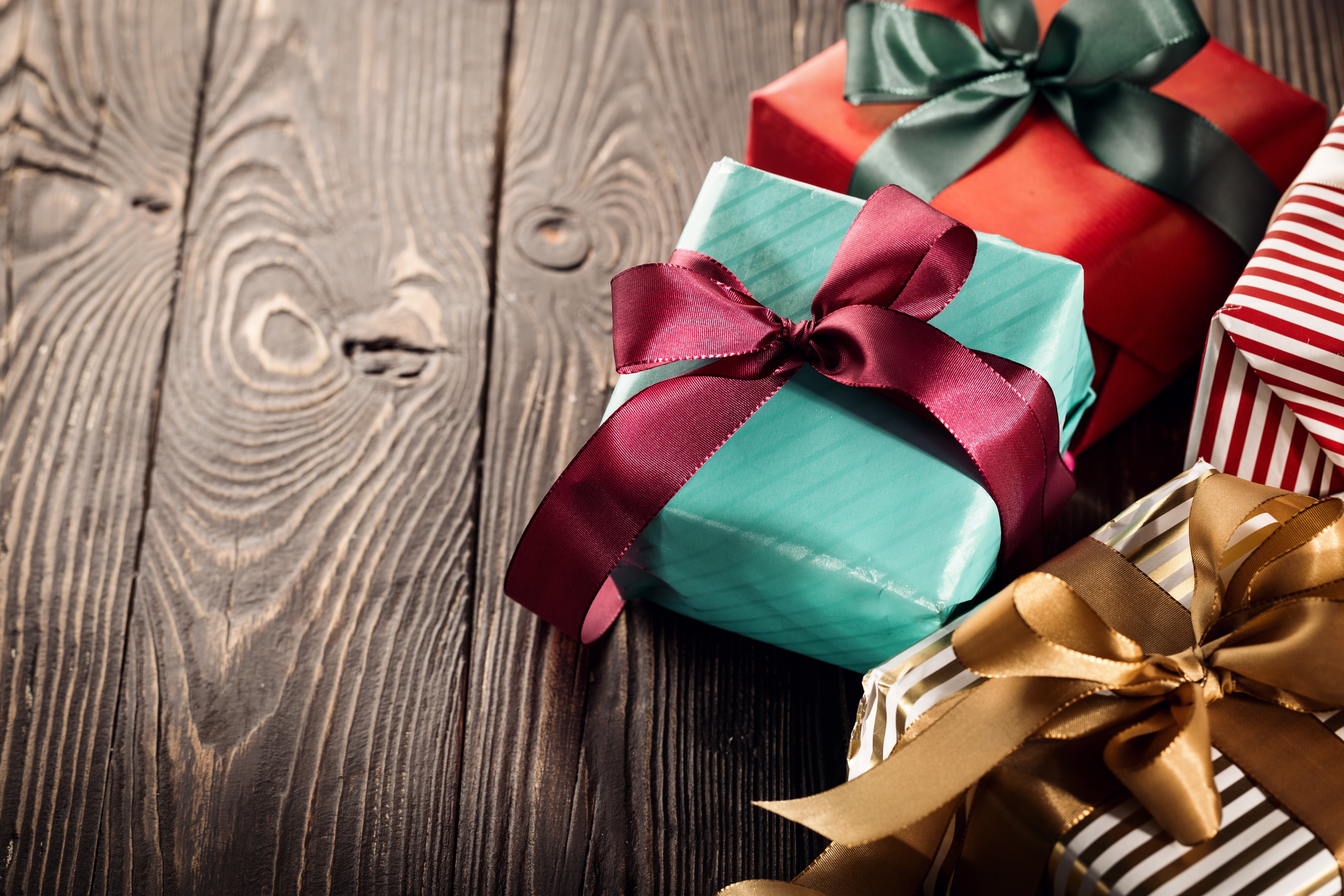 Gifts with bows on wooden background HD Wallpaper