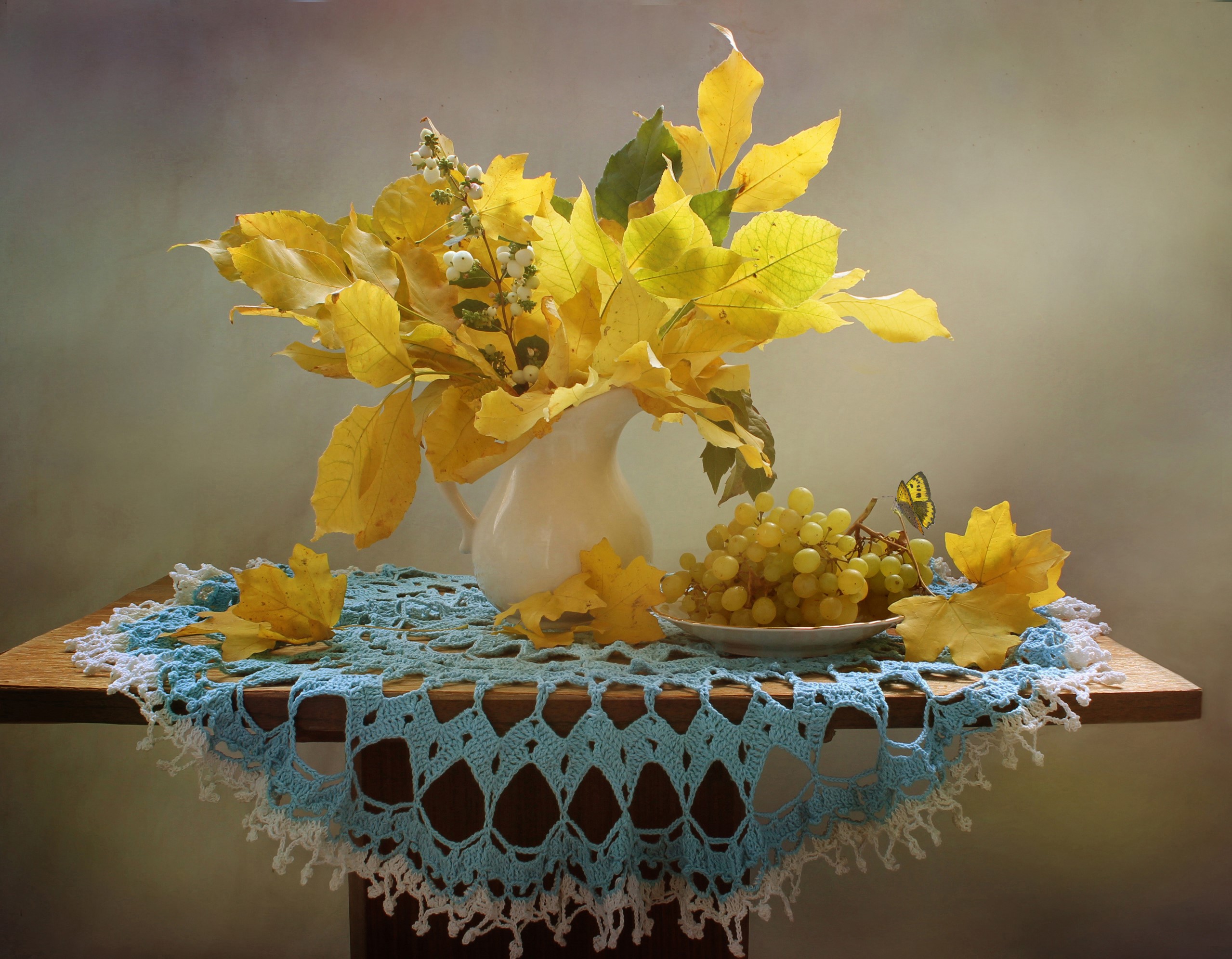 Autumn still life with grapes and yellow leaves HD Wallpaper