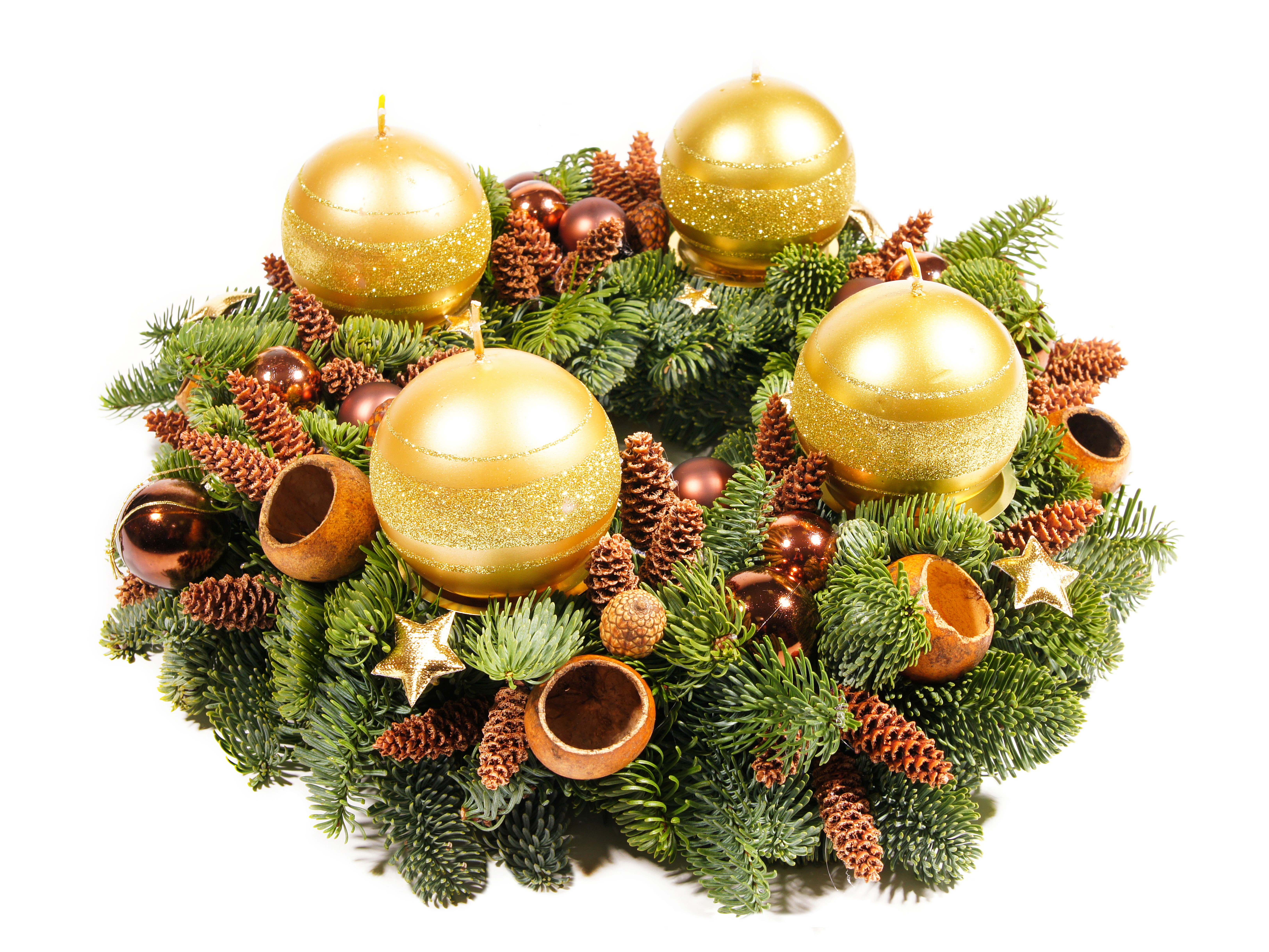 Advent wreath with golden candles and pine cones HD Wallpaper