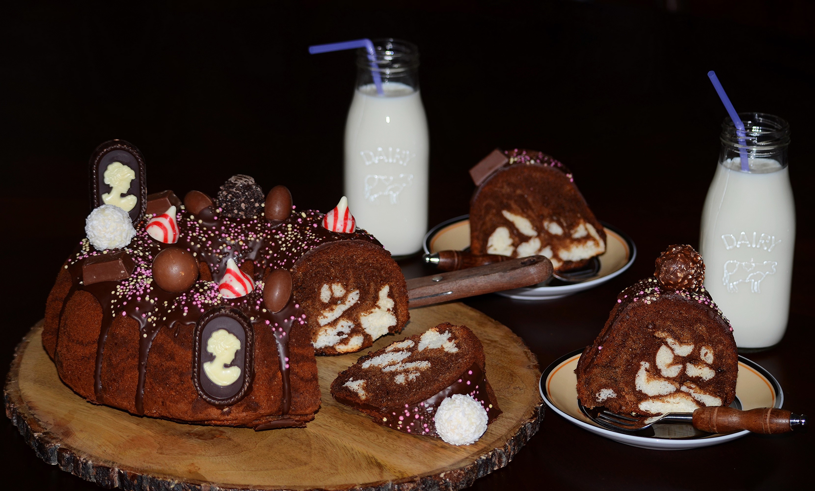 Chocolate cake with milk bottles HD Wallpaper