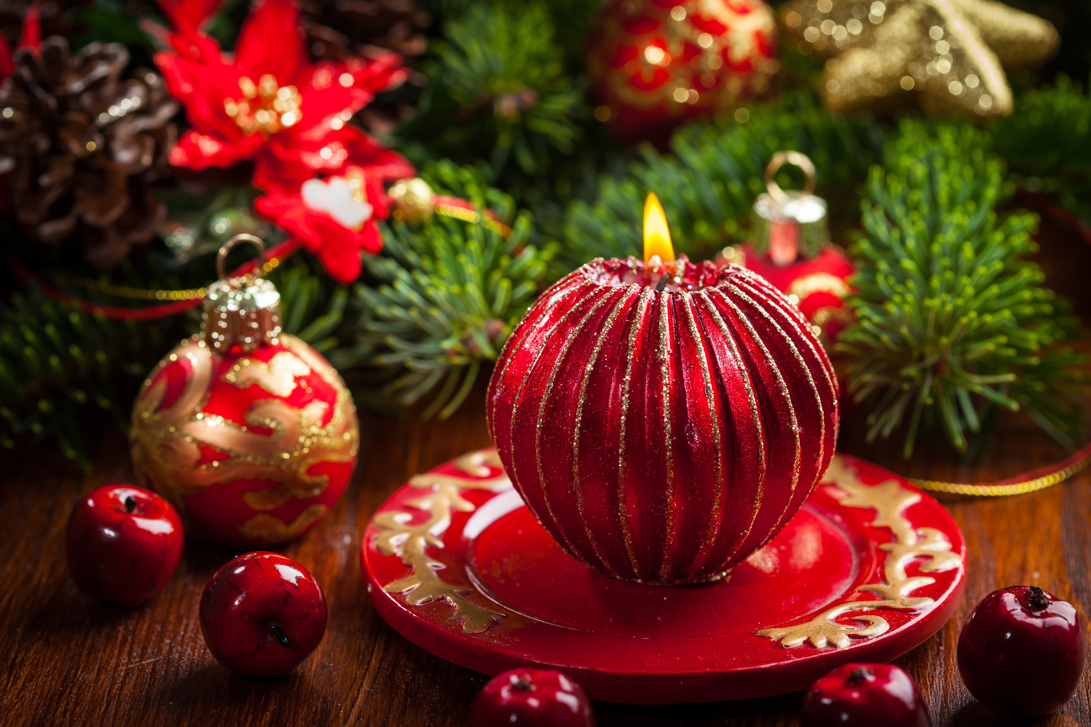 Christmas candle with ornaments and pine branches HD Wallpaper