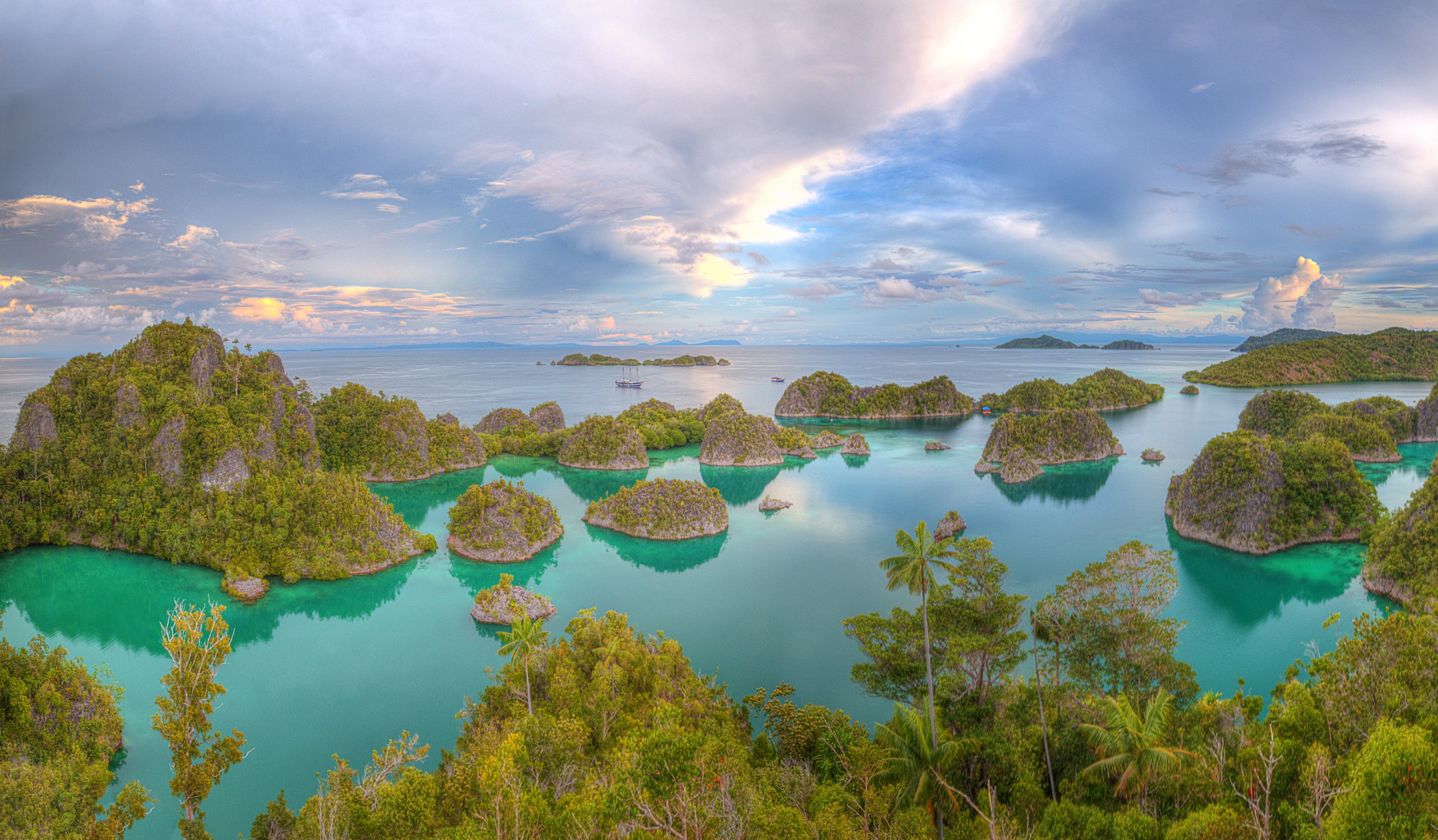 Islands in Raja Ampat, West Papua, Indonesia HD Wallpaper