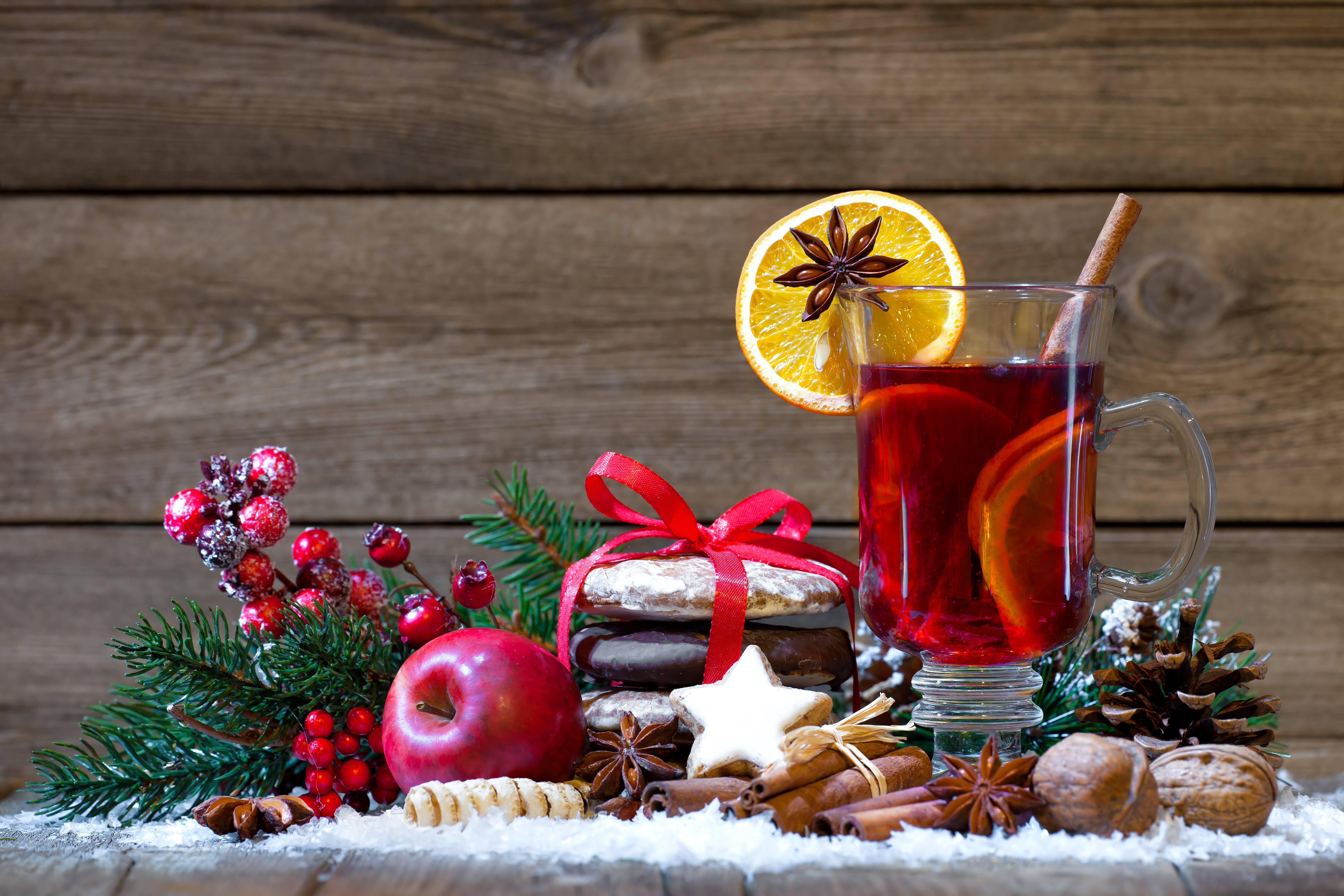 Christmas mulled wine with cookies and apple HD Wallpaper
