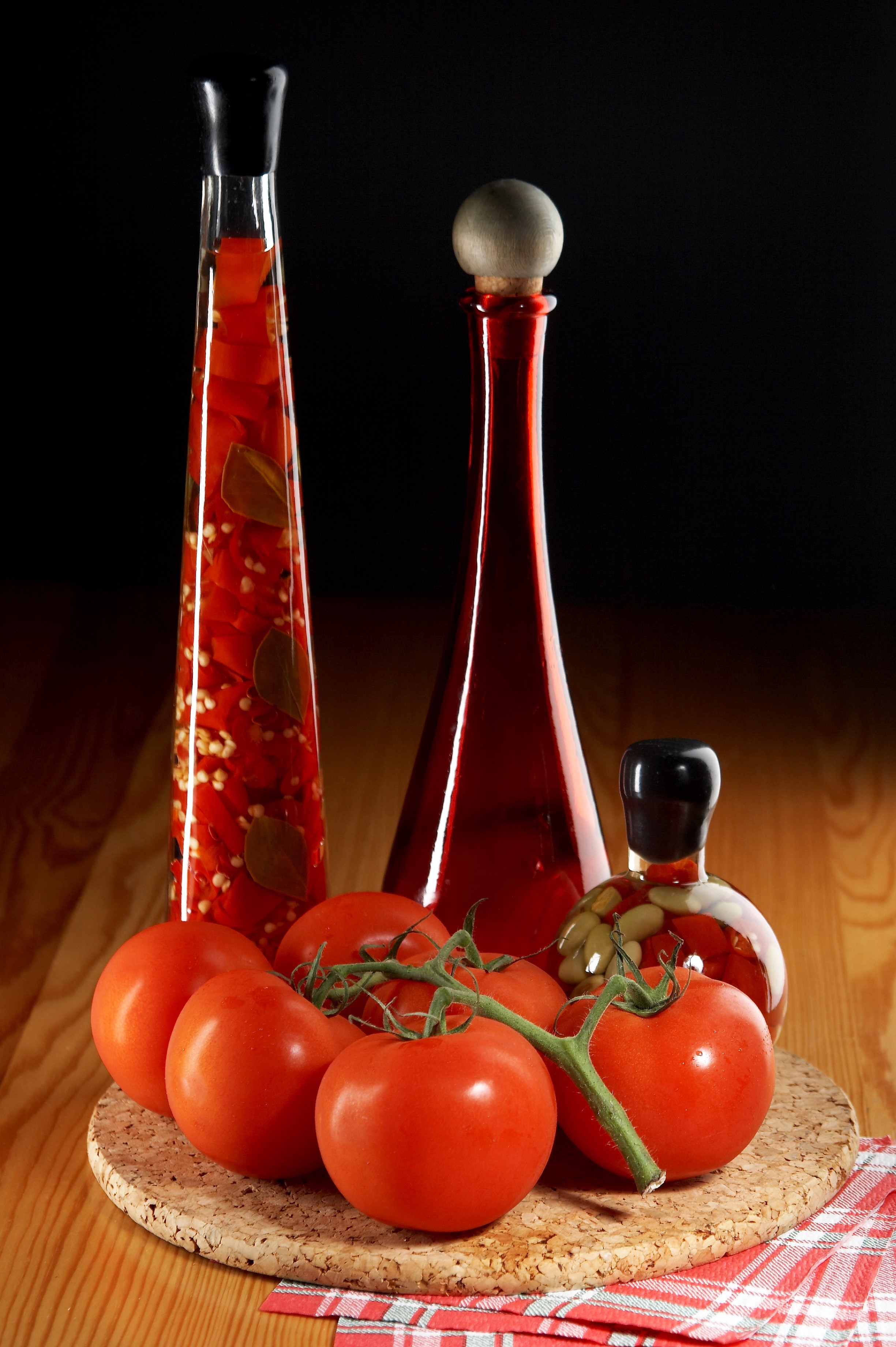 Tomatoes and bottles of infused oil HD Phone Wallpaper