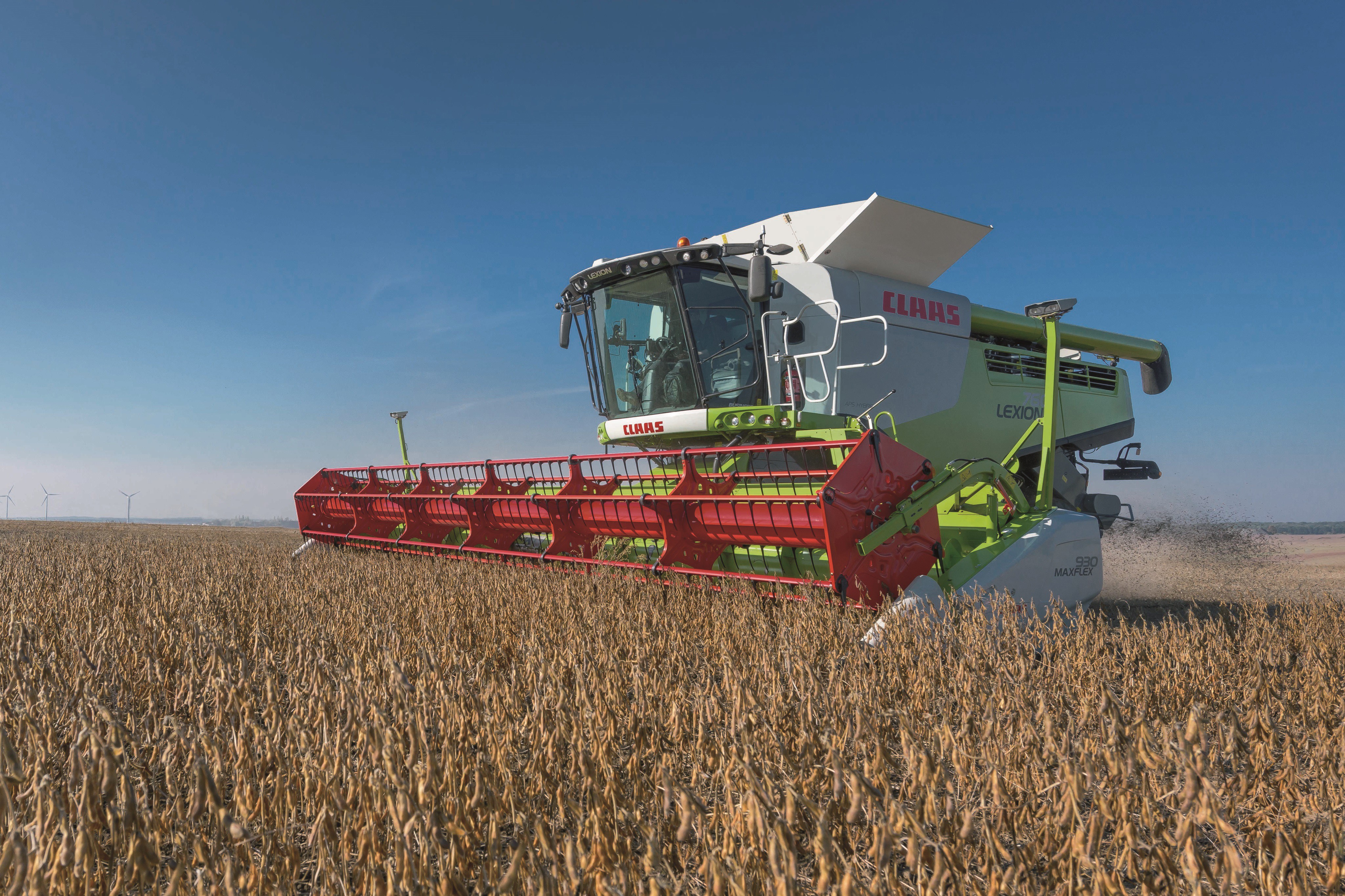 Claas Lexion 760 combine harvester in a field HD Wallpaper