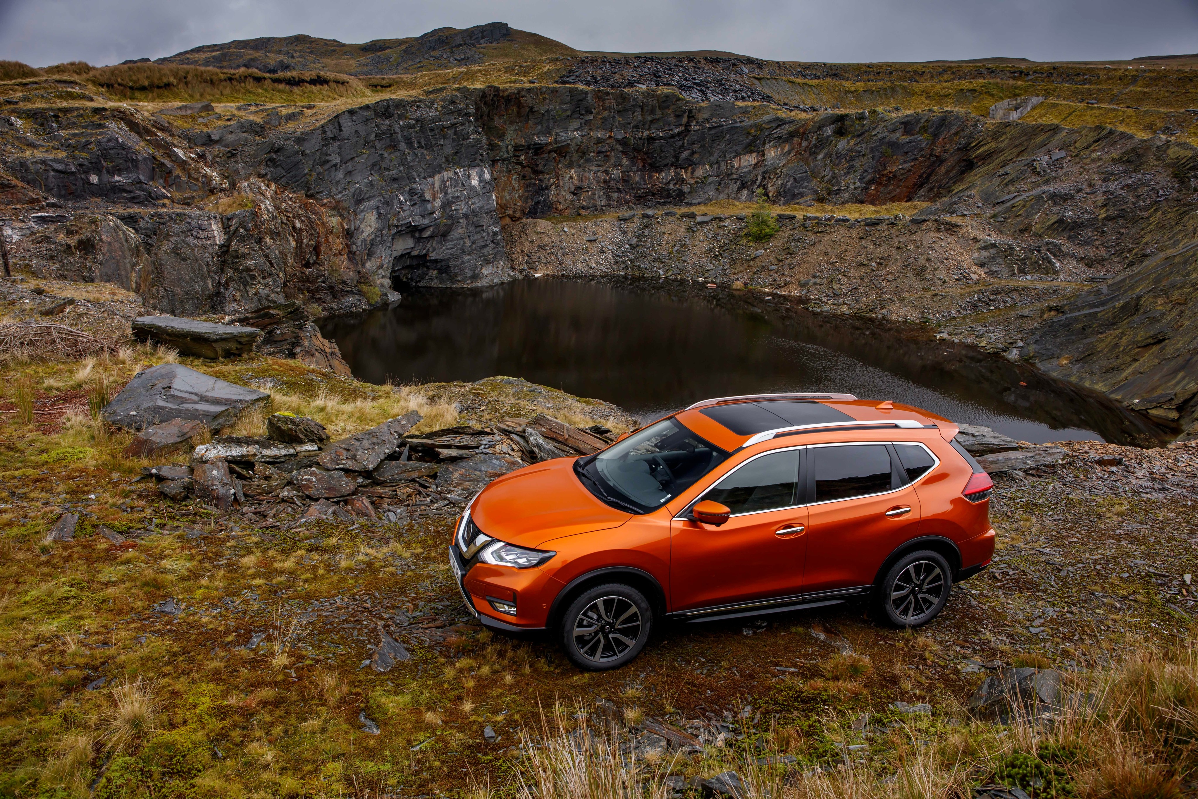 4K Orange 2017 Nissan X-Trail in Quarry HD Wallpaper
