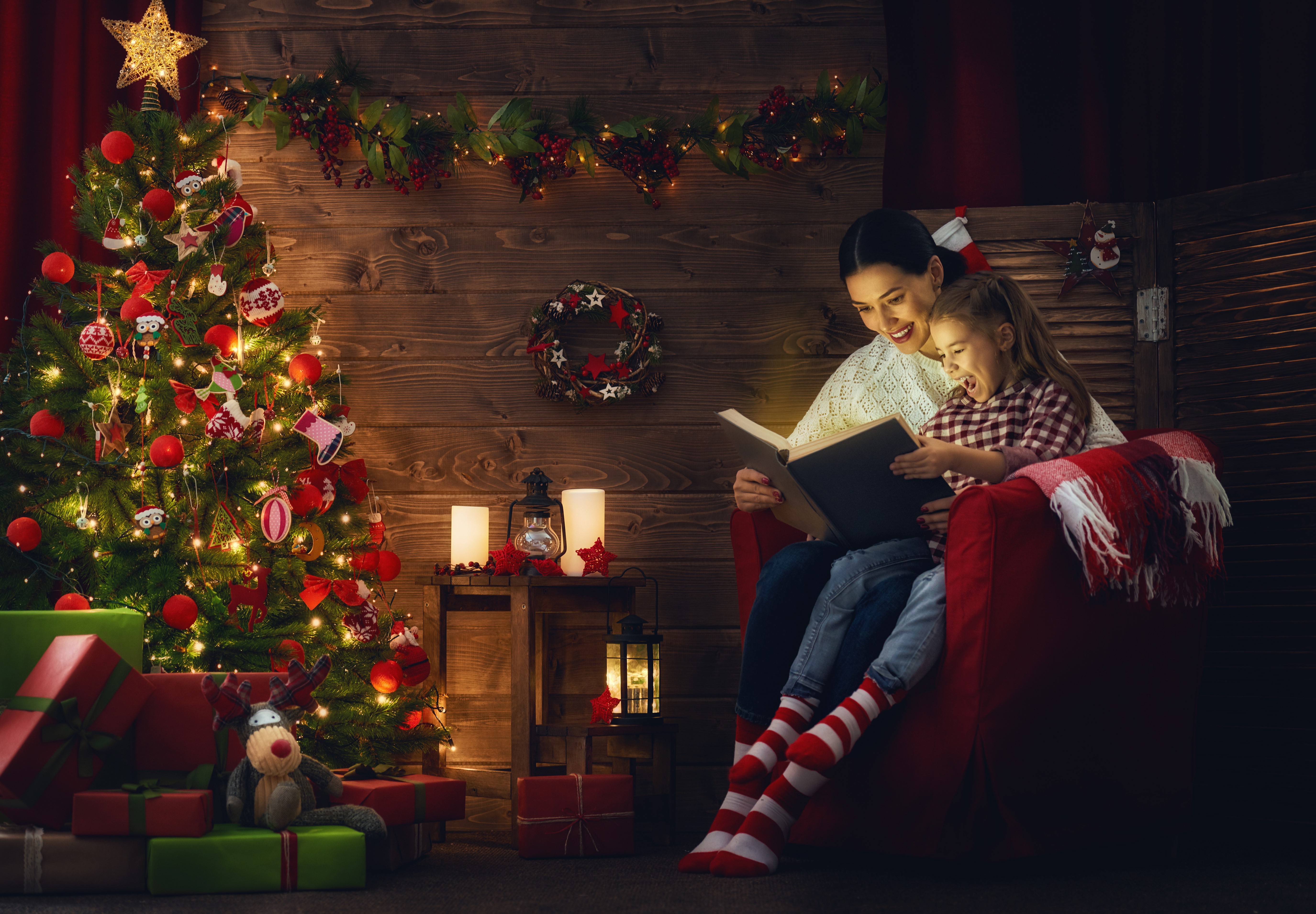 Mother and Daughter Reading by Christmas Tree HD Wallpaper