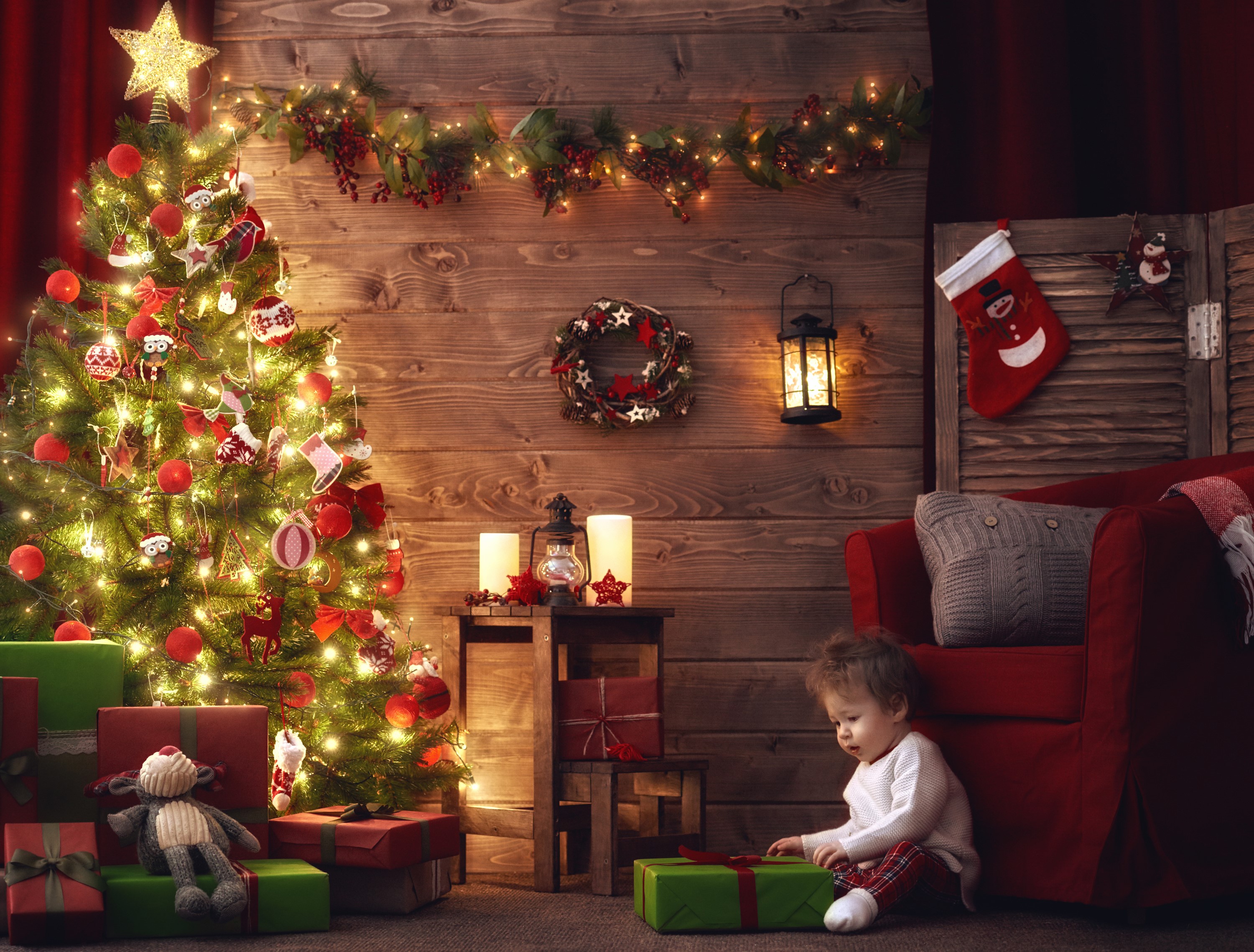 Christmas Tree and Gifts with a Toddler HD Wallpaper