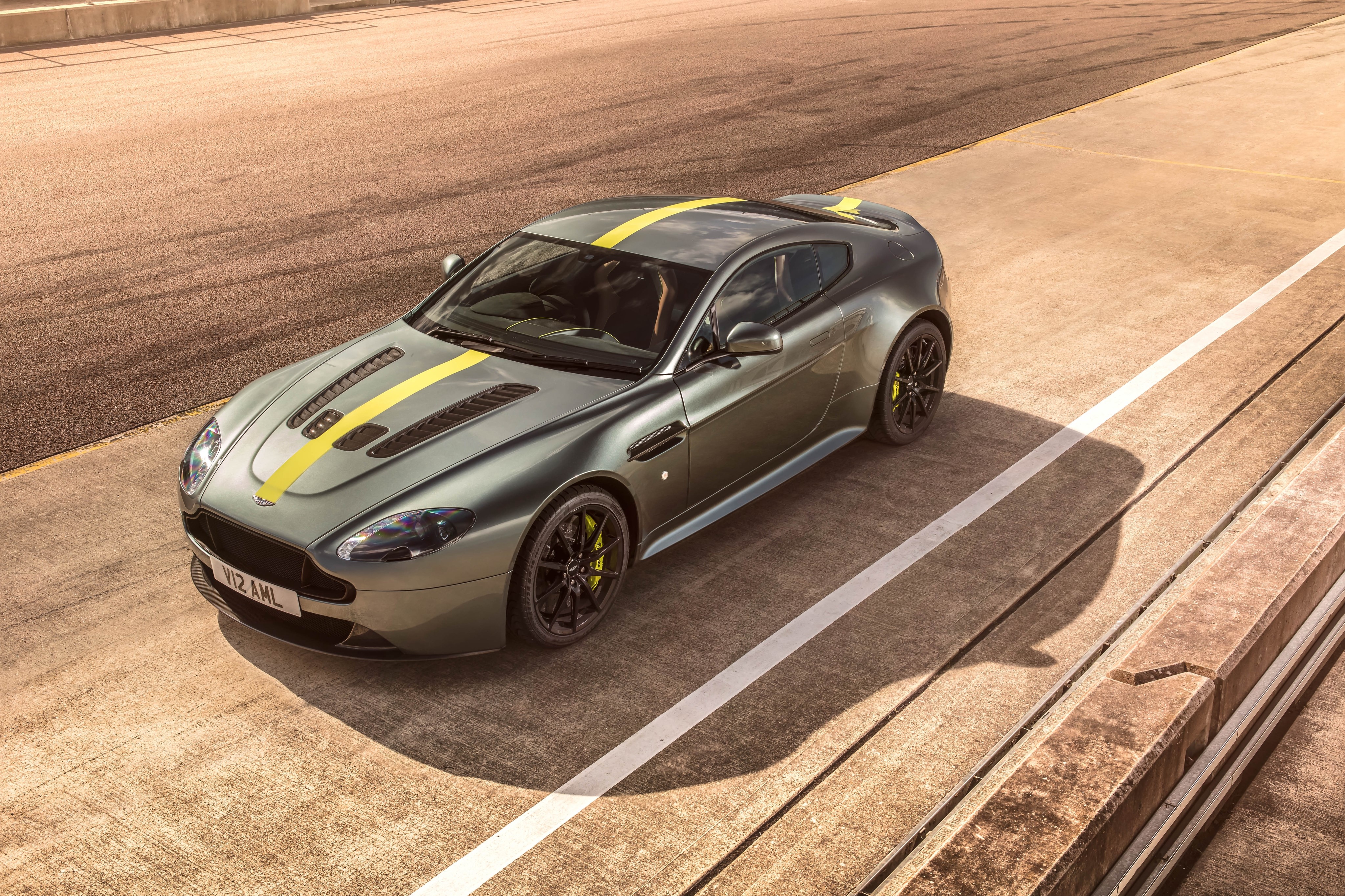 2017 Aston Martin Vantage AMR HD Wallpaper
