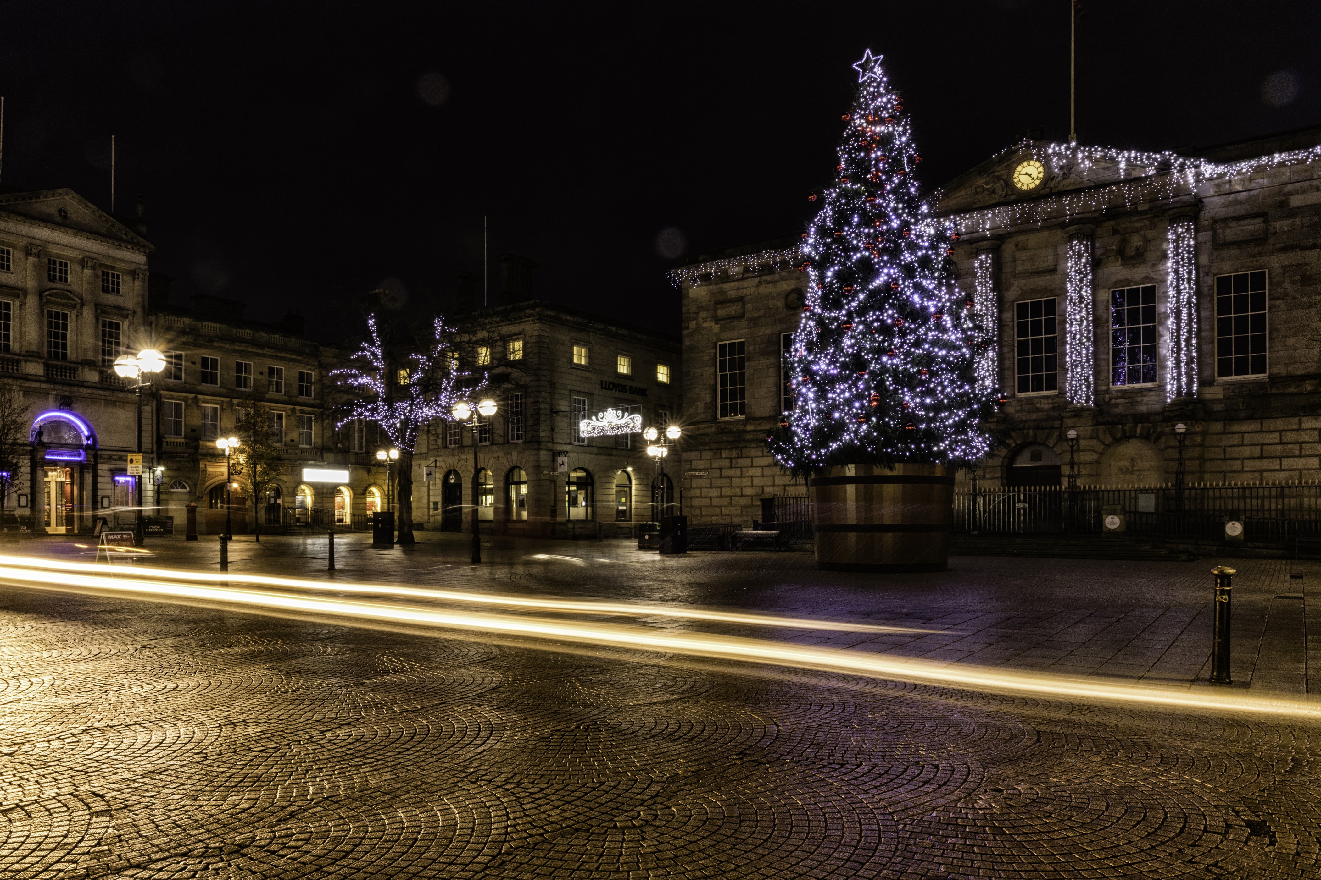 Stafford Christmas Tree and Town Square at Night HD Wallpaper
