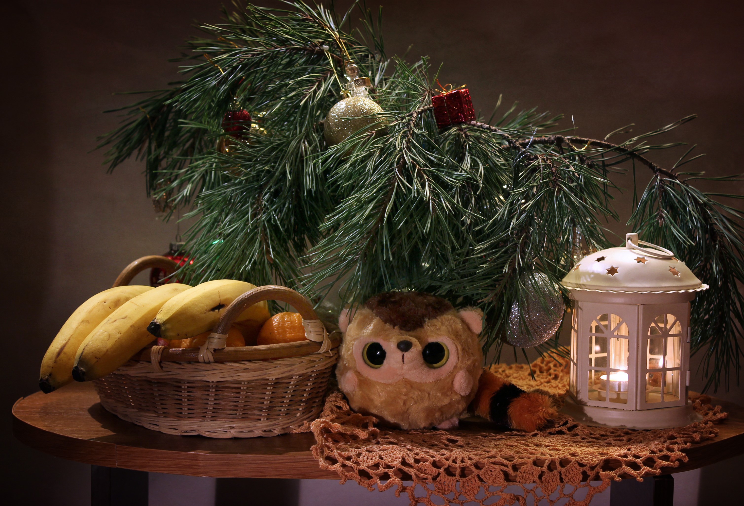 Christmas still life with bananas and a lantern HD Wallpaper
