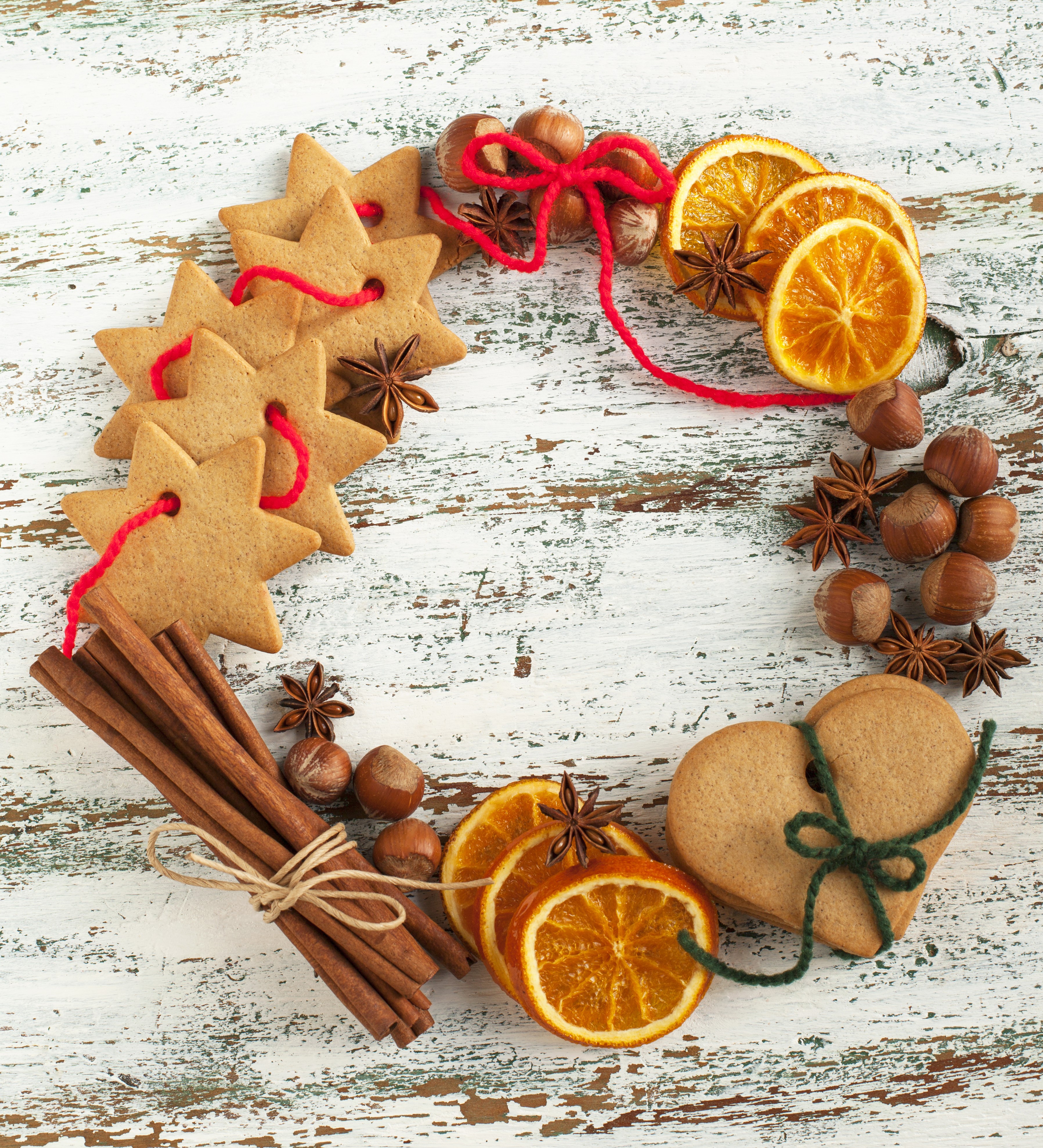 Christmas wreath with gingerbread cookies, nuts, and dried oranges HD Wallpaper