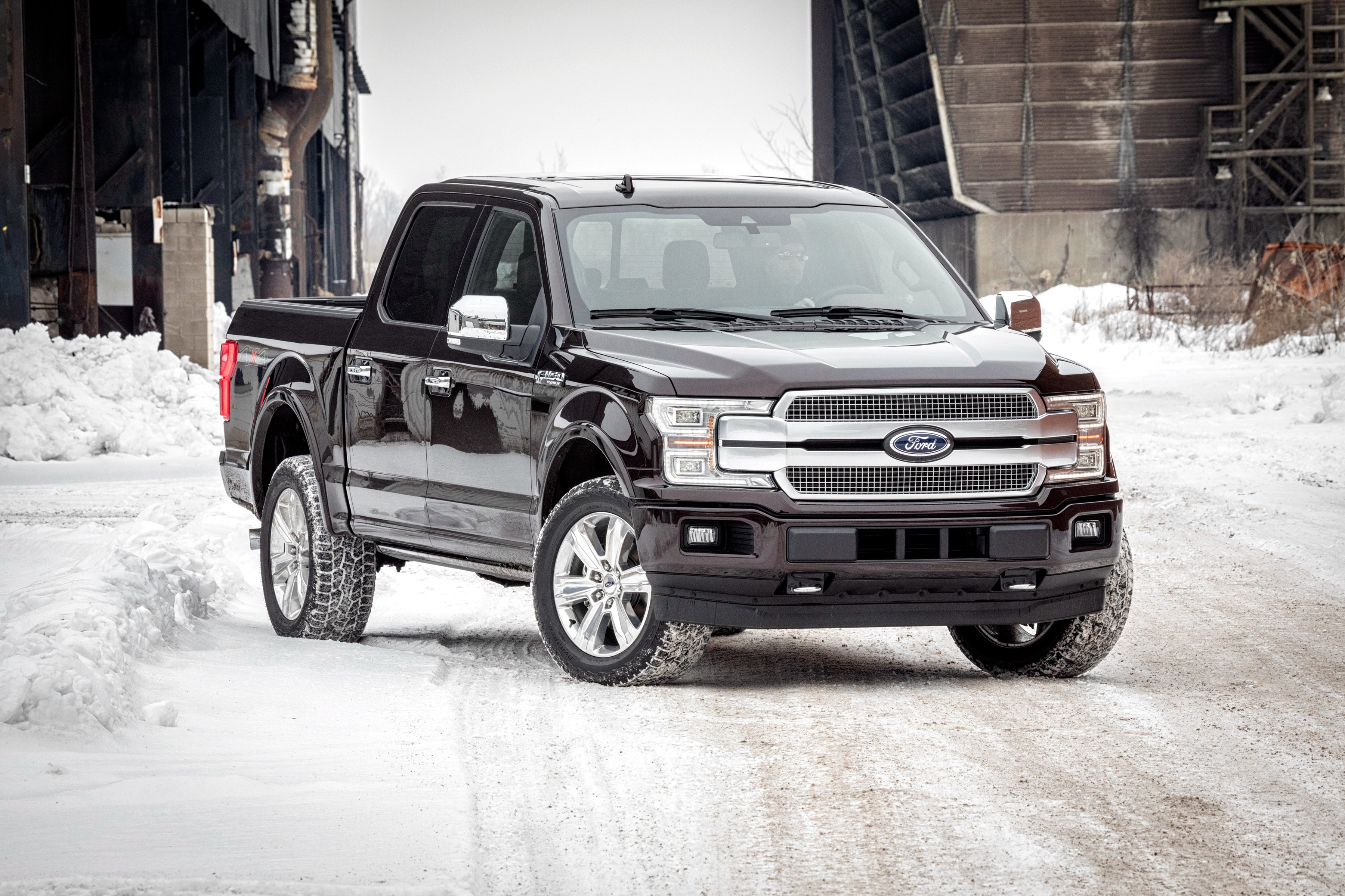 2018 Ford F-150 Platinum SuperCrew in Metallic Black HD Wallpaper