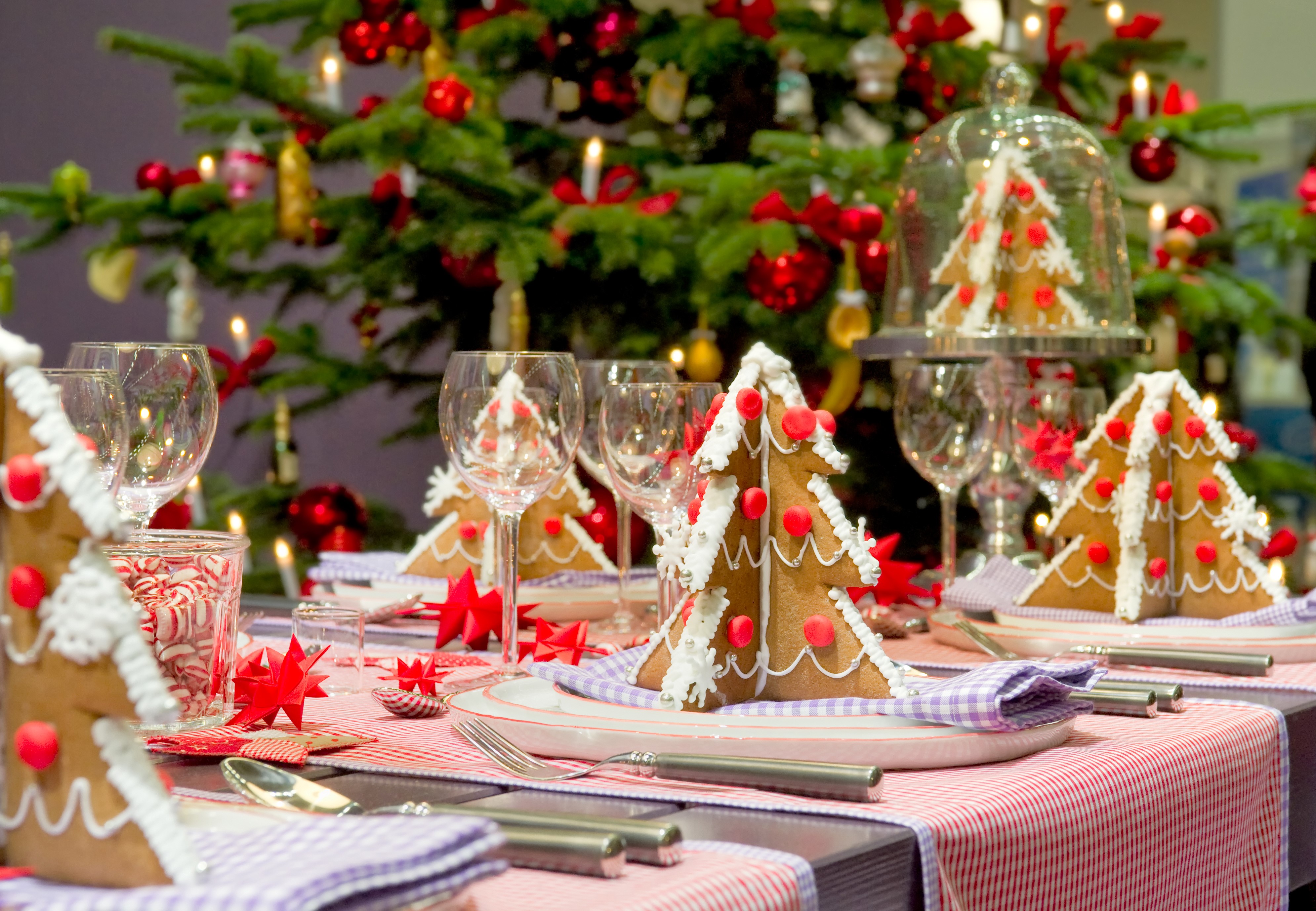 Christmas Table Setting with Gingerbread Trees and Ornaments HD Wallpaper