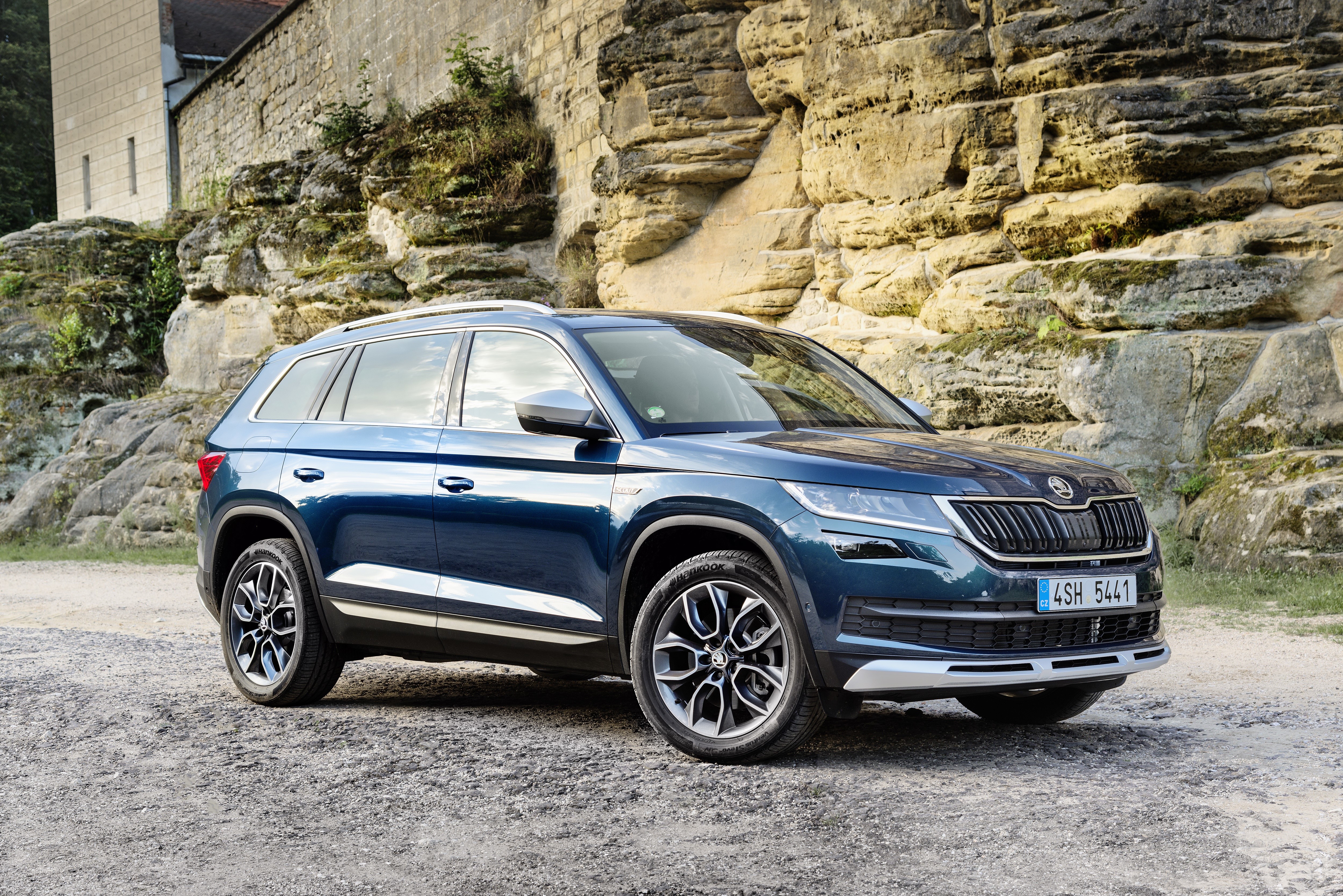 Skoda Kodiaq Scout in blue HD Wallpaper