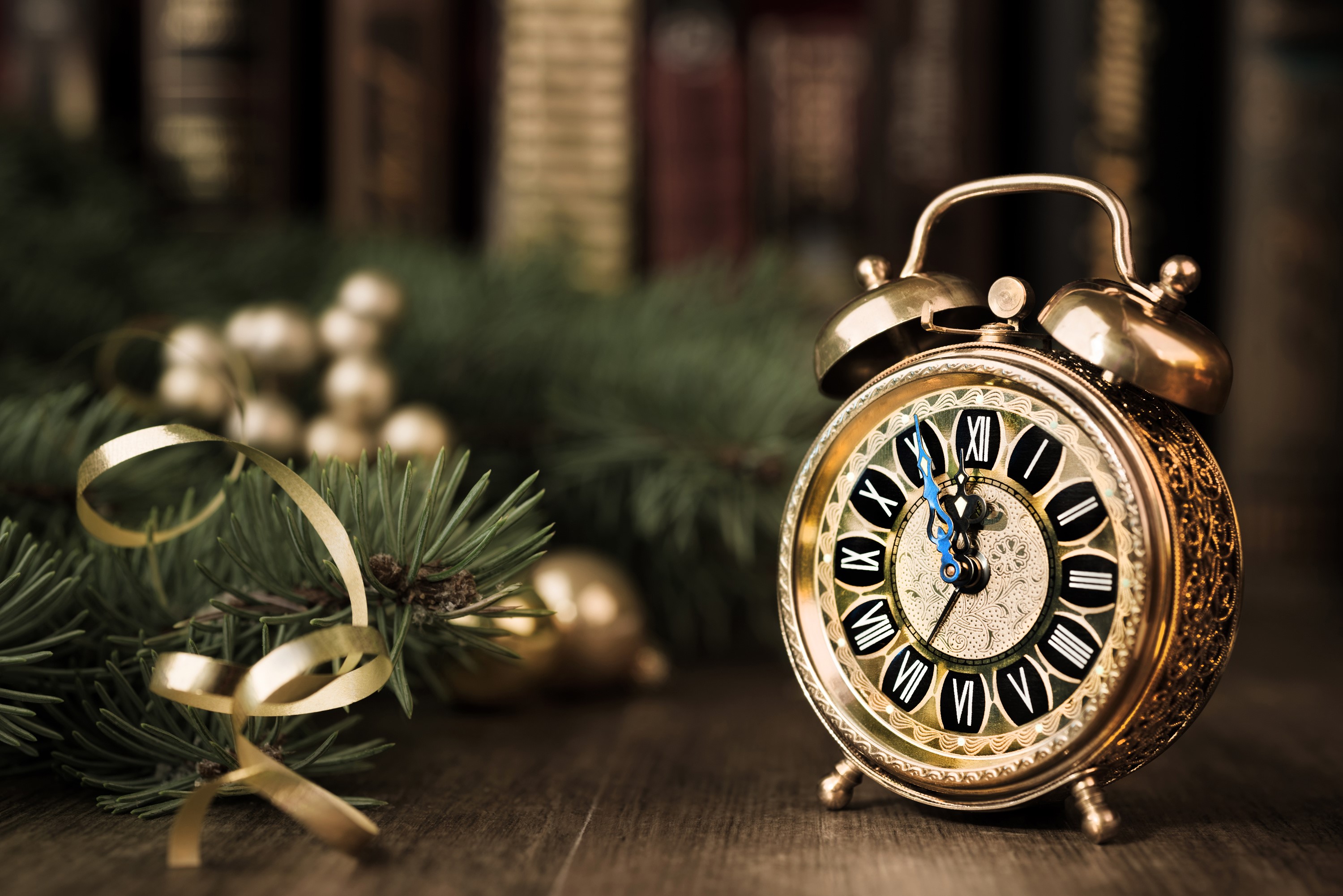 Vintage alarm clock with Christmas decorations HD Wallpaper