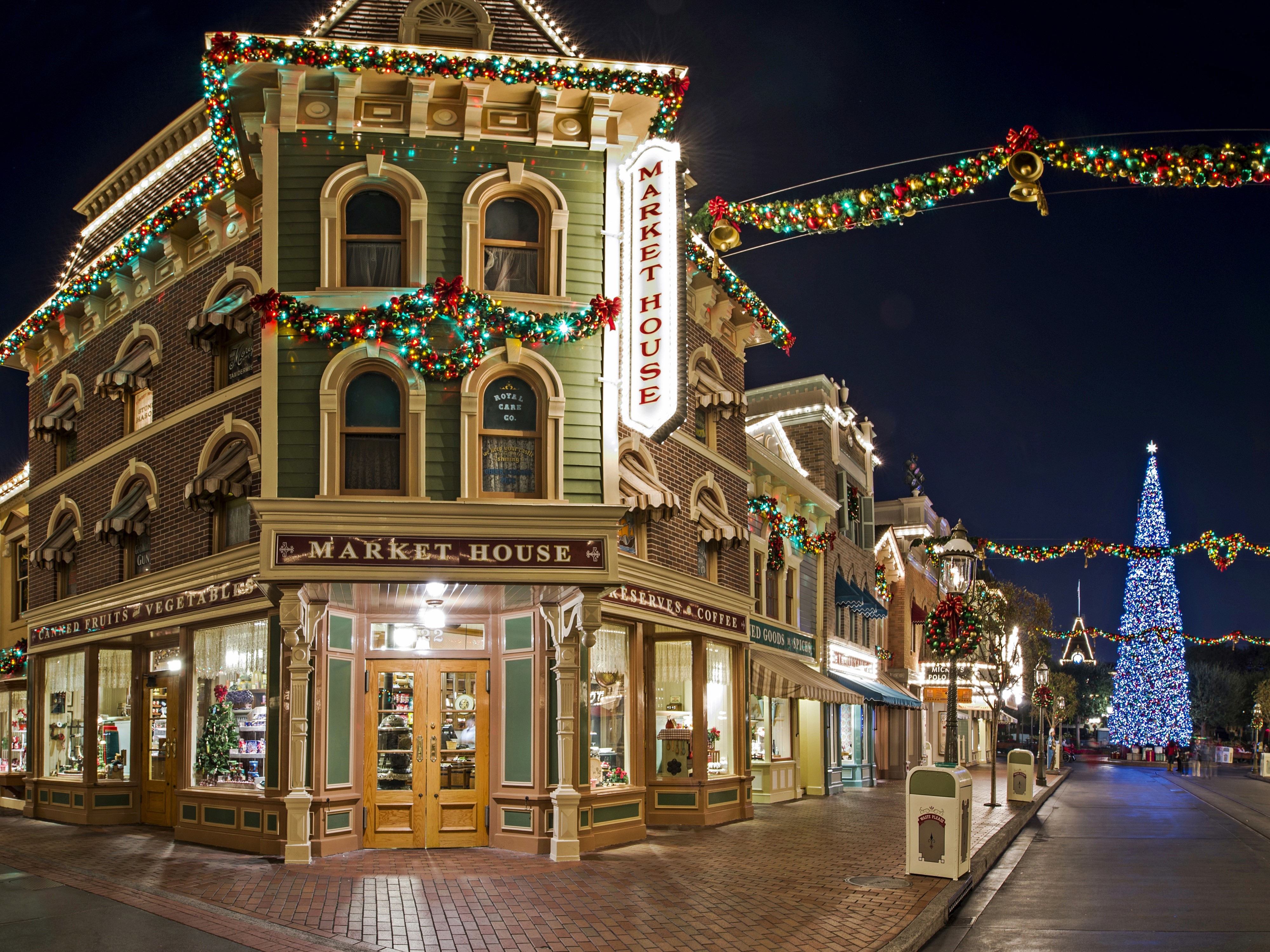 Disneyland Market House decorated for Christmas at Night HD Wallpaper