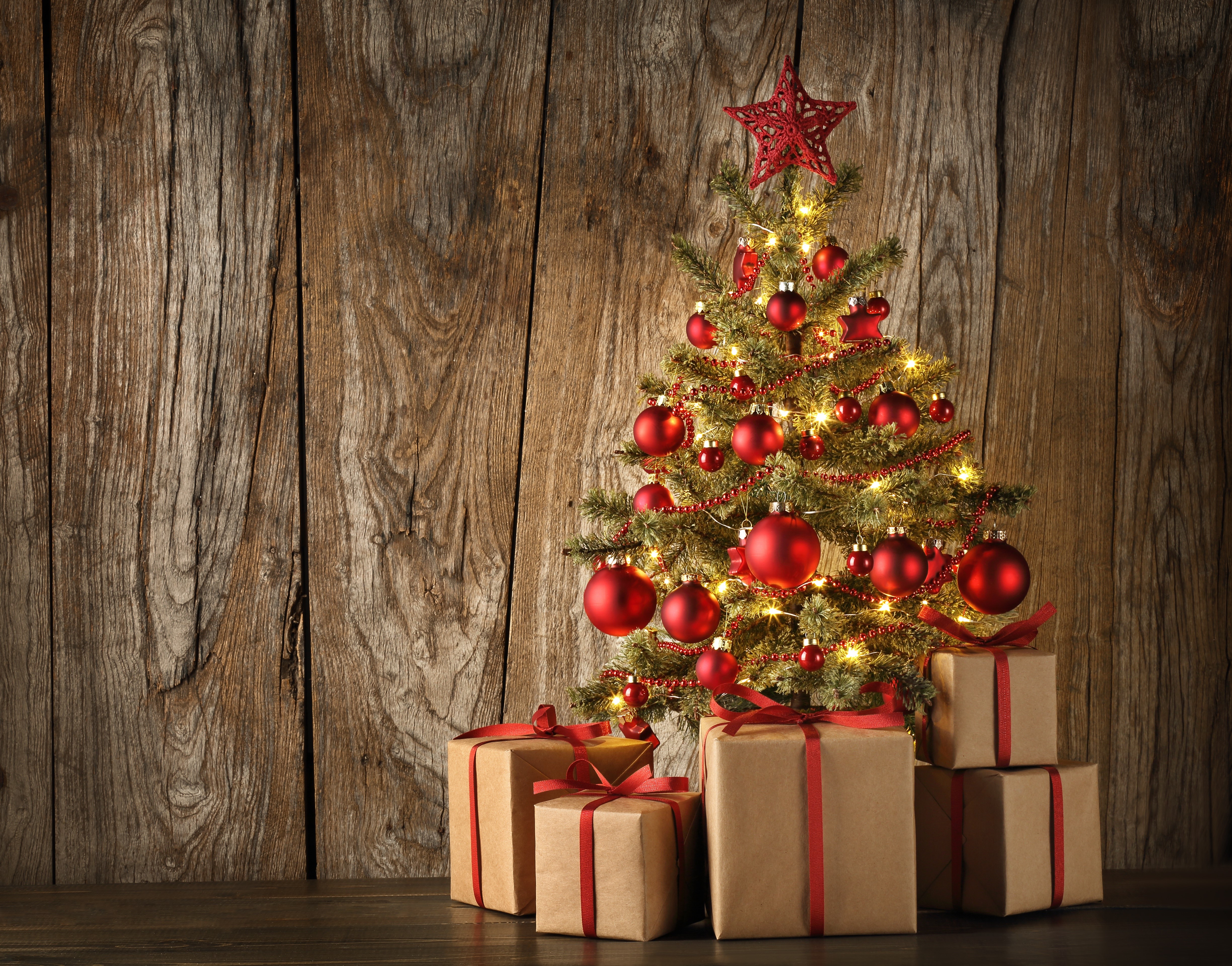 4K Christmas tree with gifts HD Wallpaper