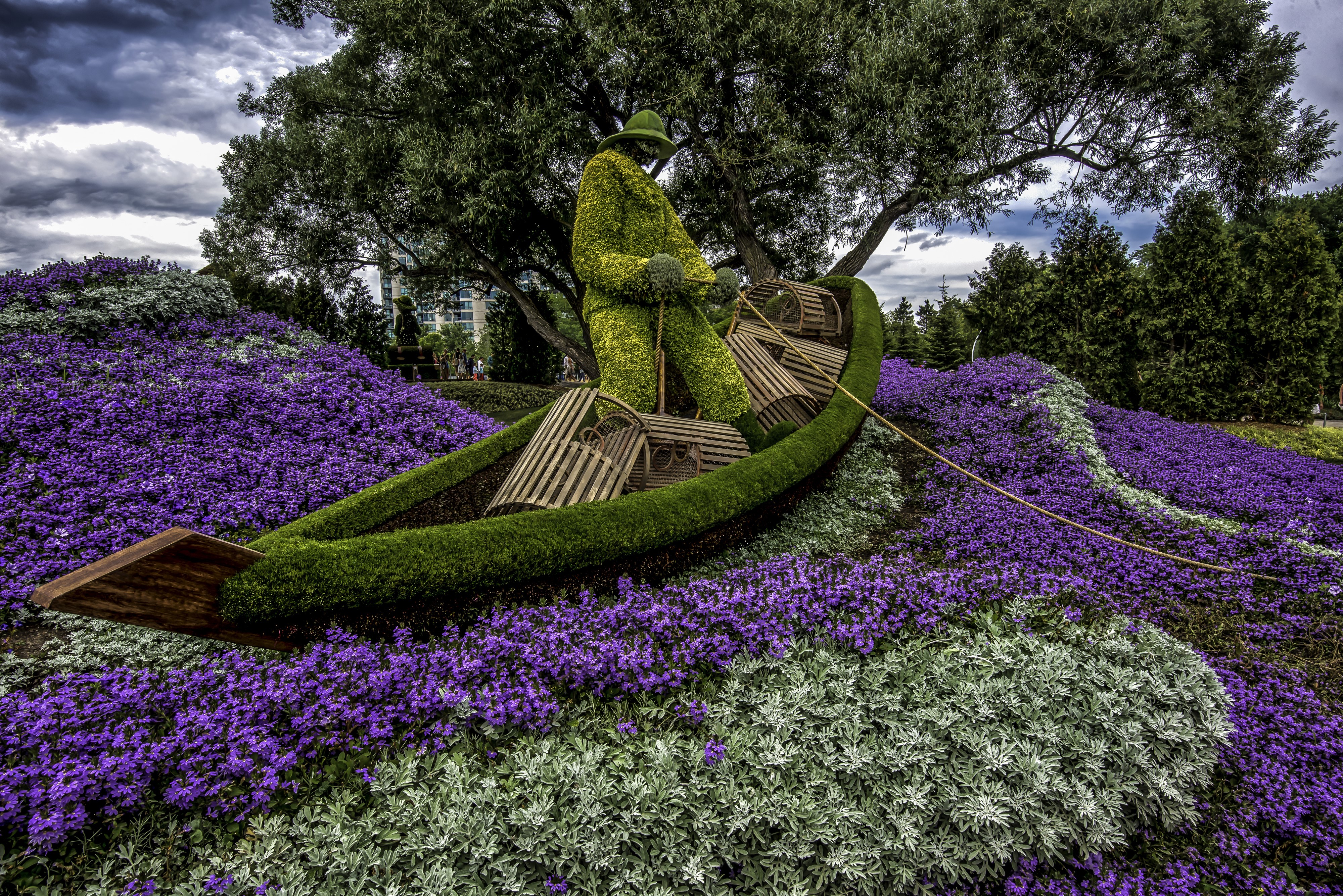 Topiary fisherman in a boat with lobster traps HD Wallpaper