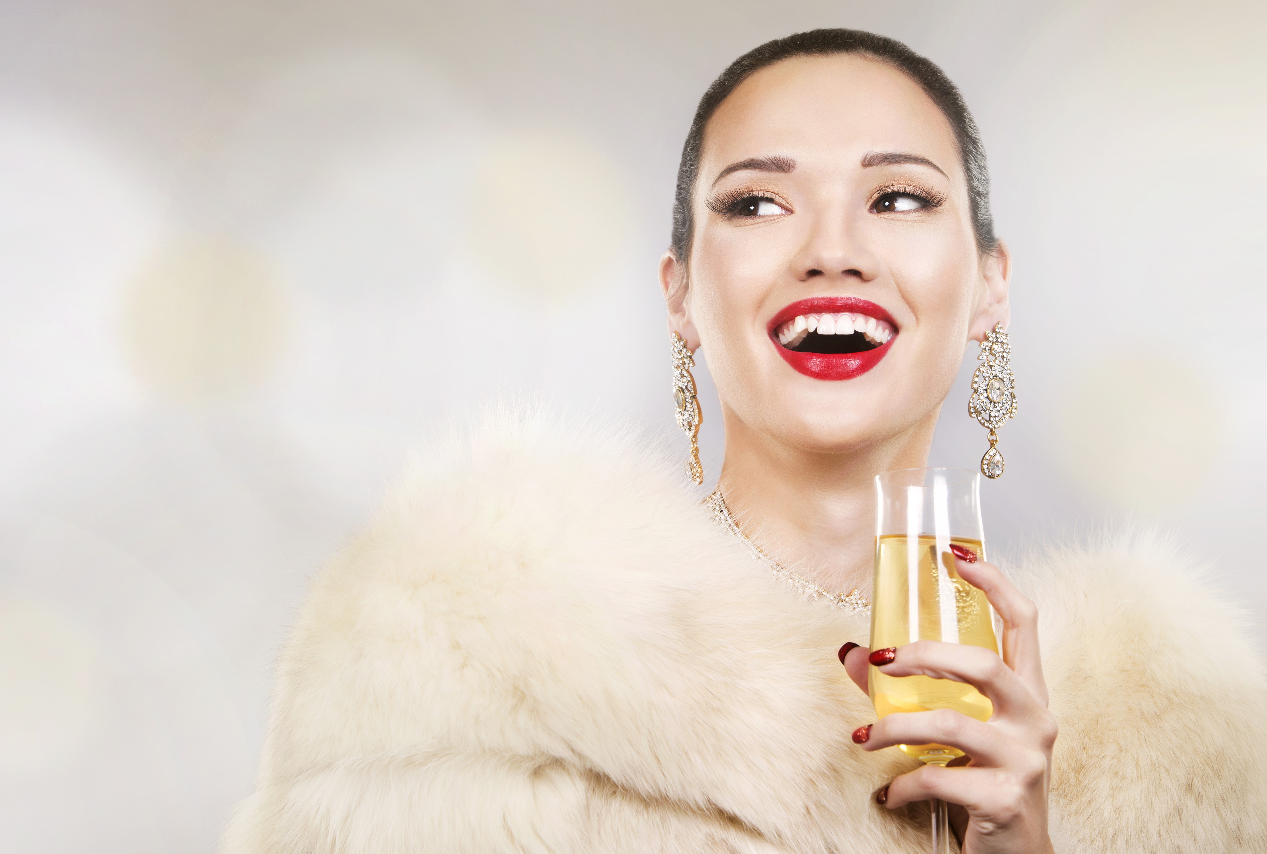 Woman in Fur Coat Holding Champagne HD Wallpaper
