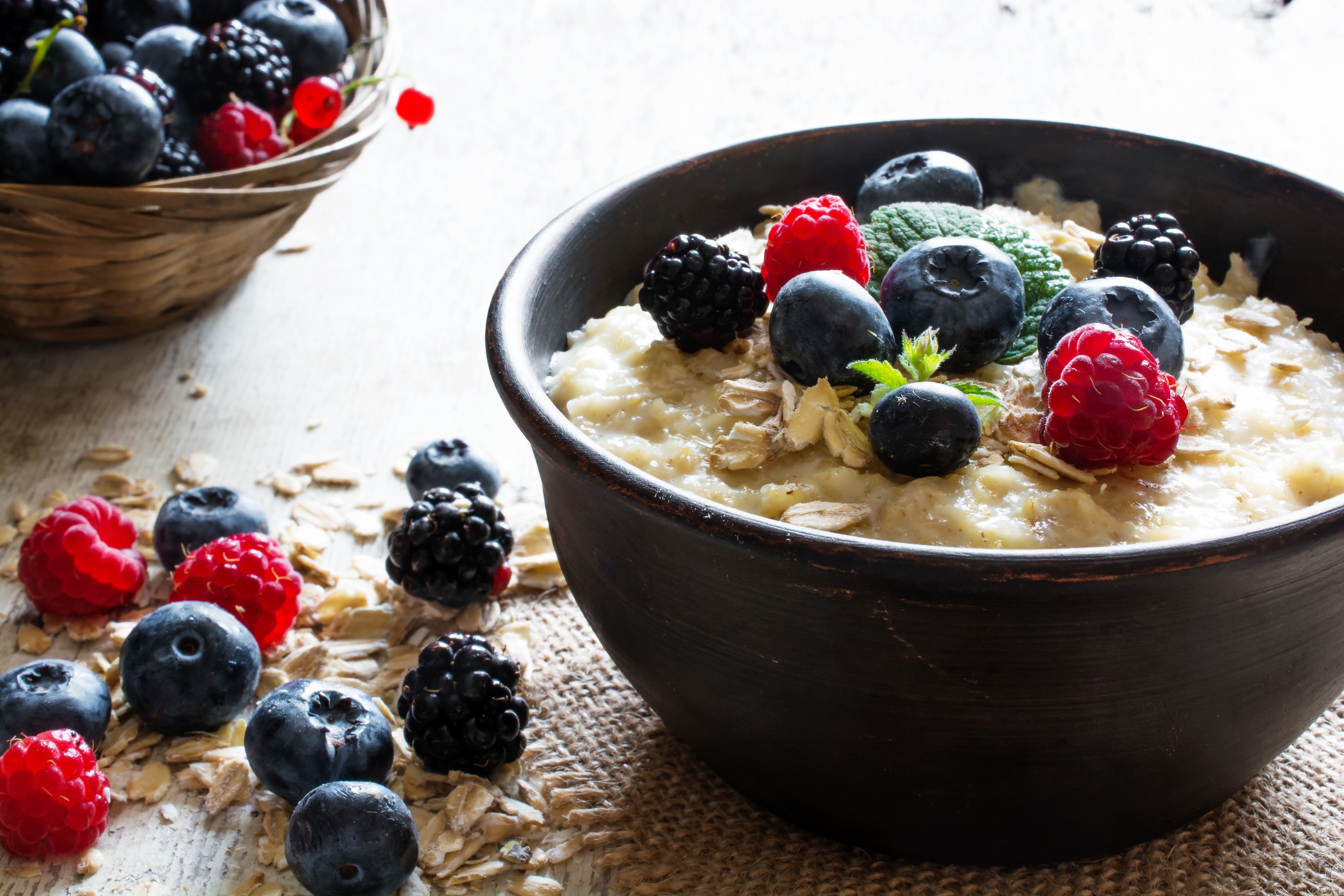 Oatmeal with fresh berries and mint HD Wallpaper