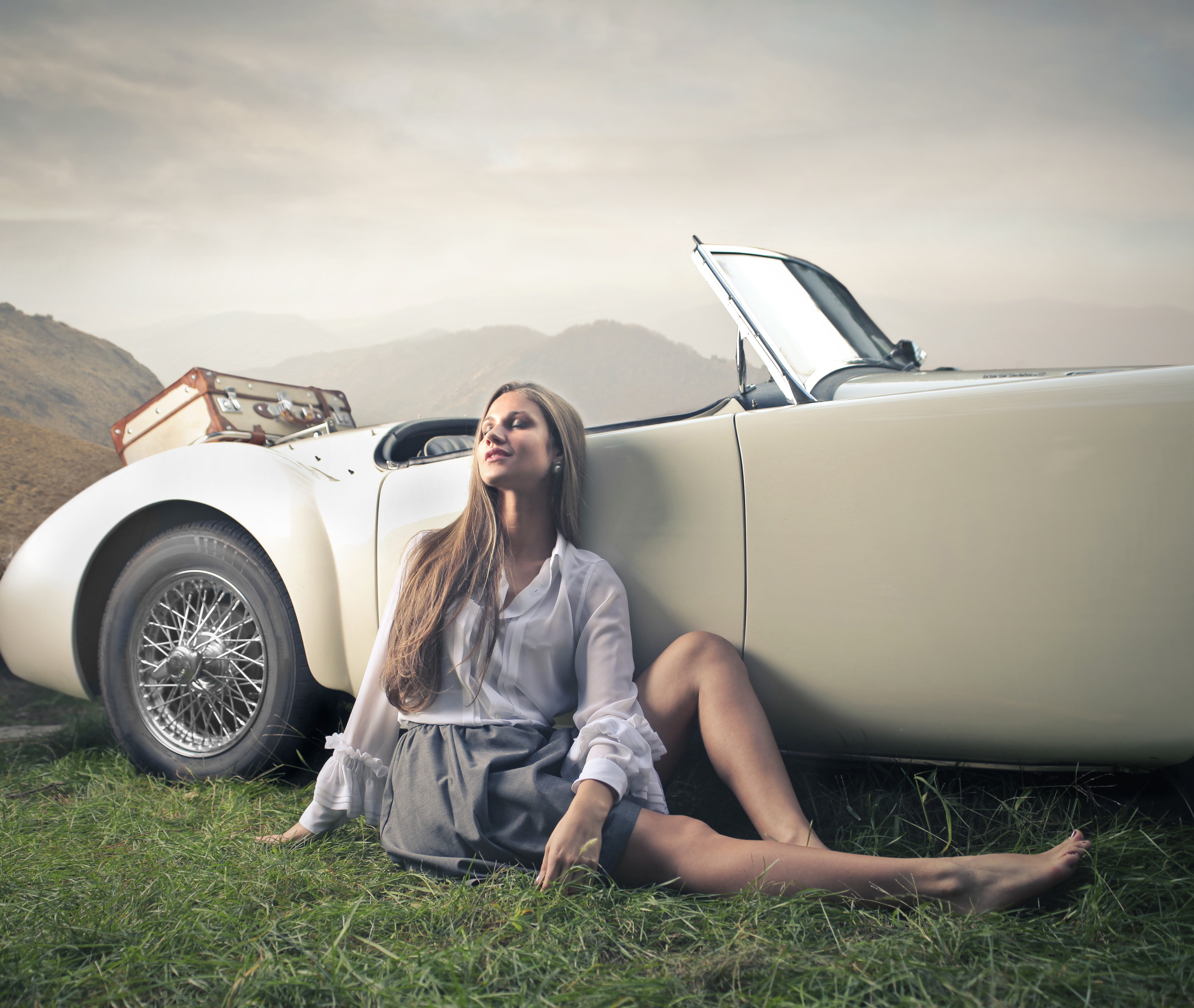 Blonde girl sitting by a convertible car HD Wallpaper