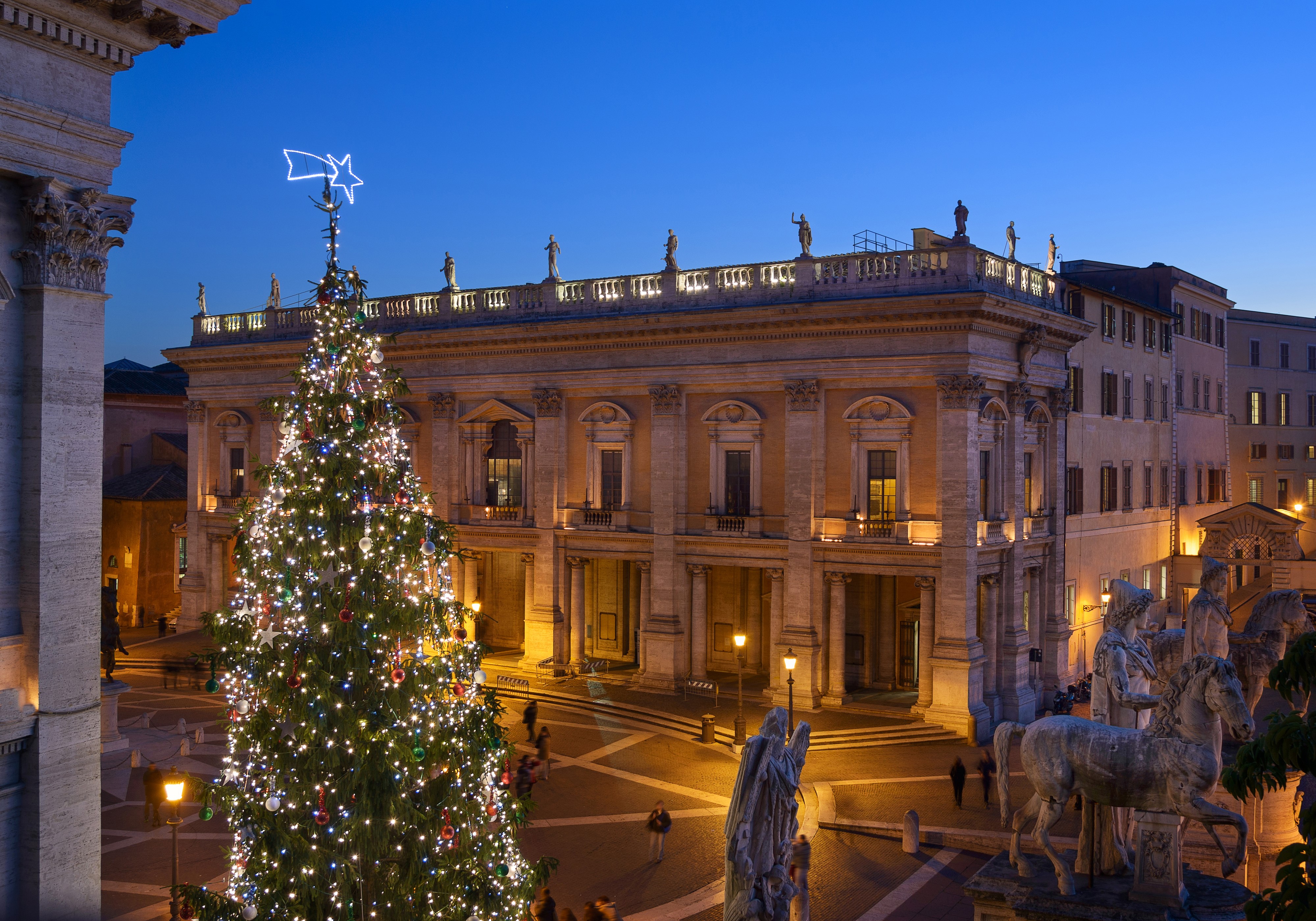 4K Rome Capitoline Hill Christmas Tree Evening HD Wallpaper