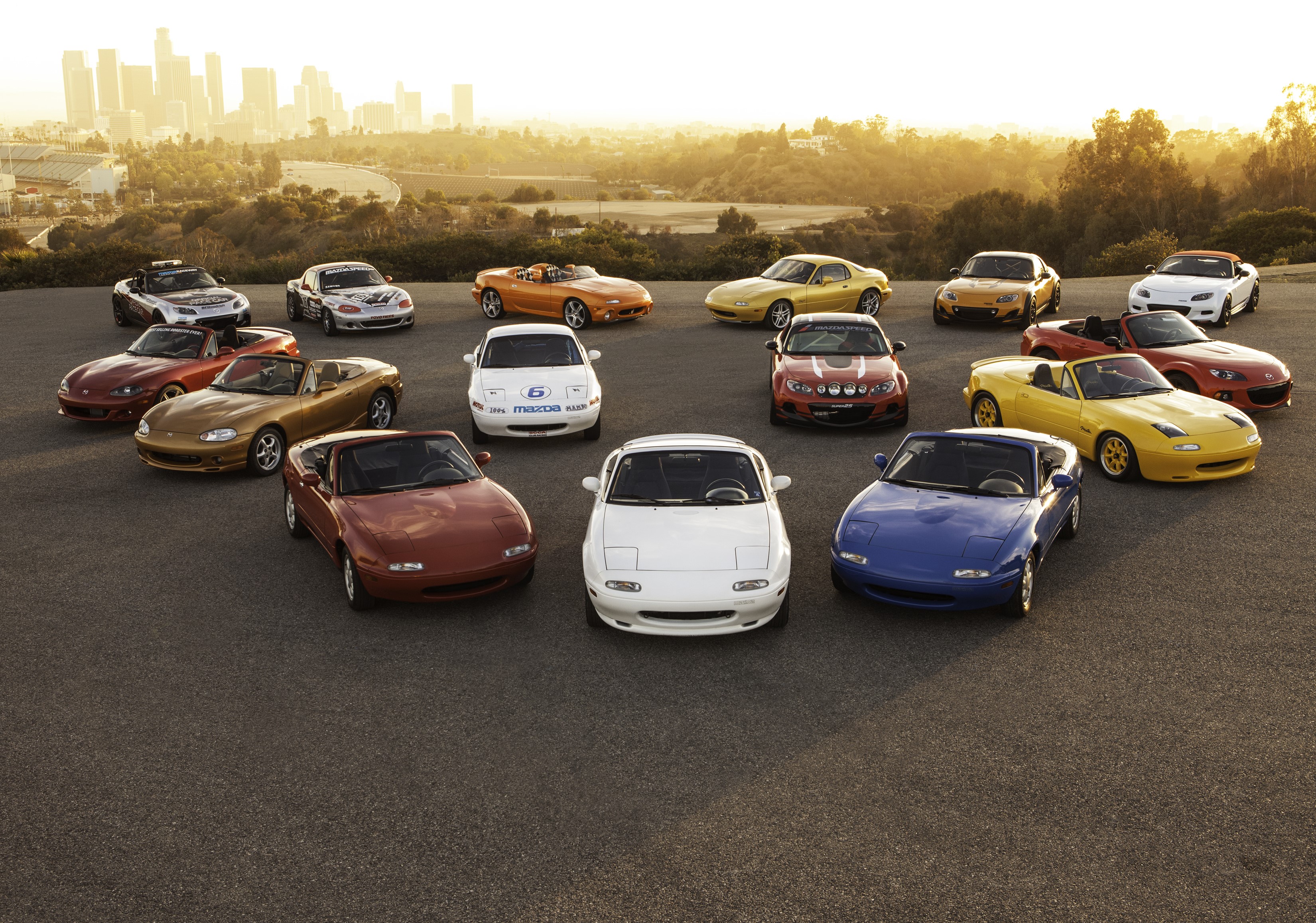 Many Mazda MX-5 Convertibles in Los Angeles HD Wallpaper
