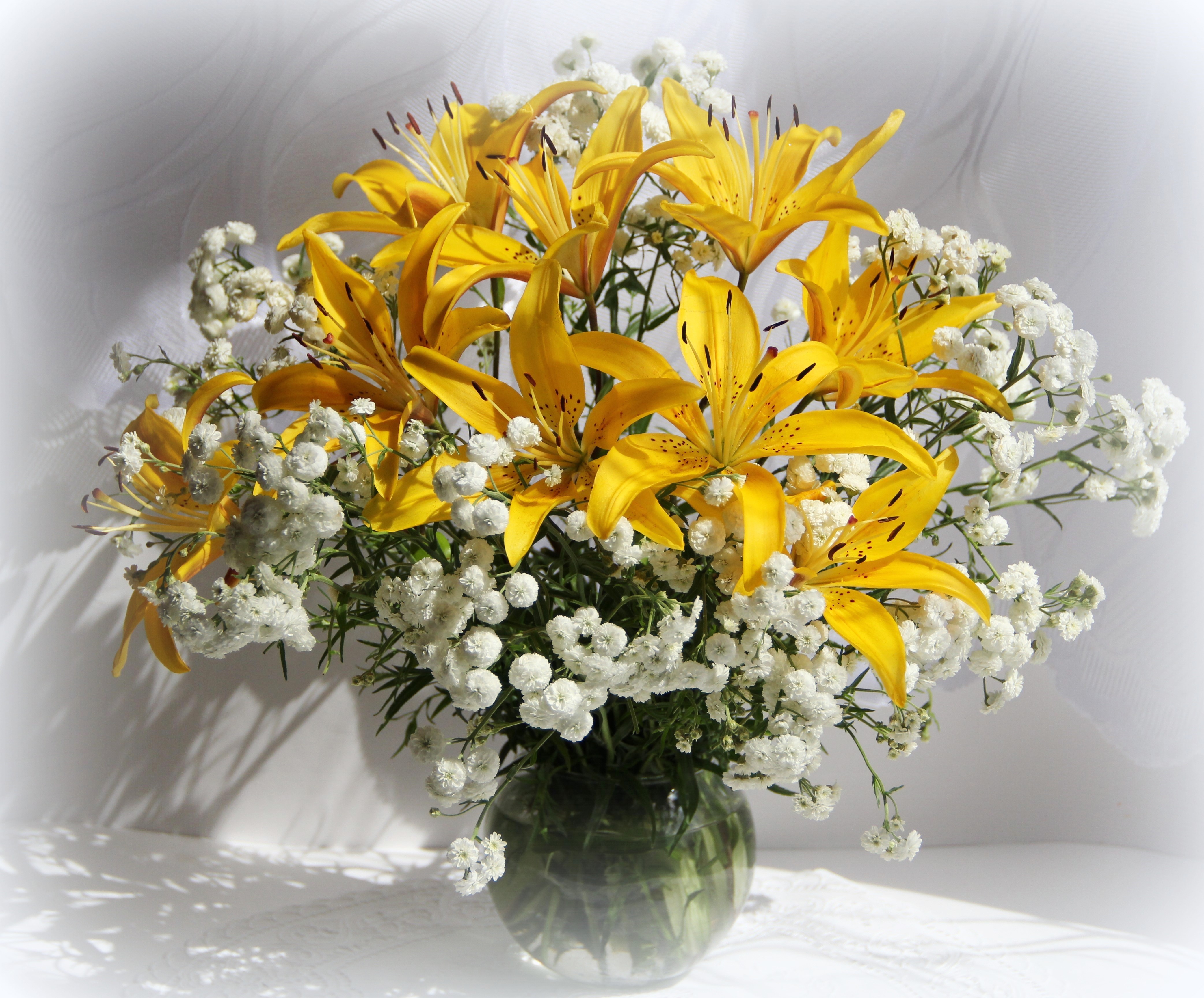 Bouquet of yellow lilies in a vase HD Wallpaper