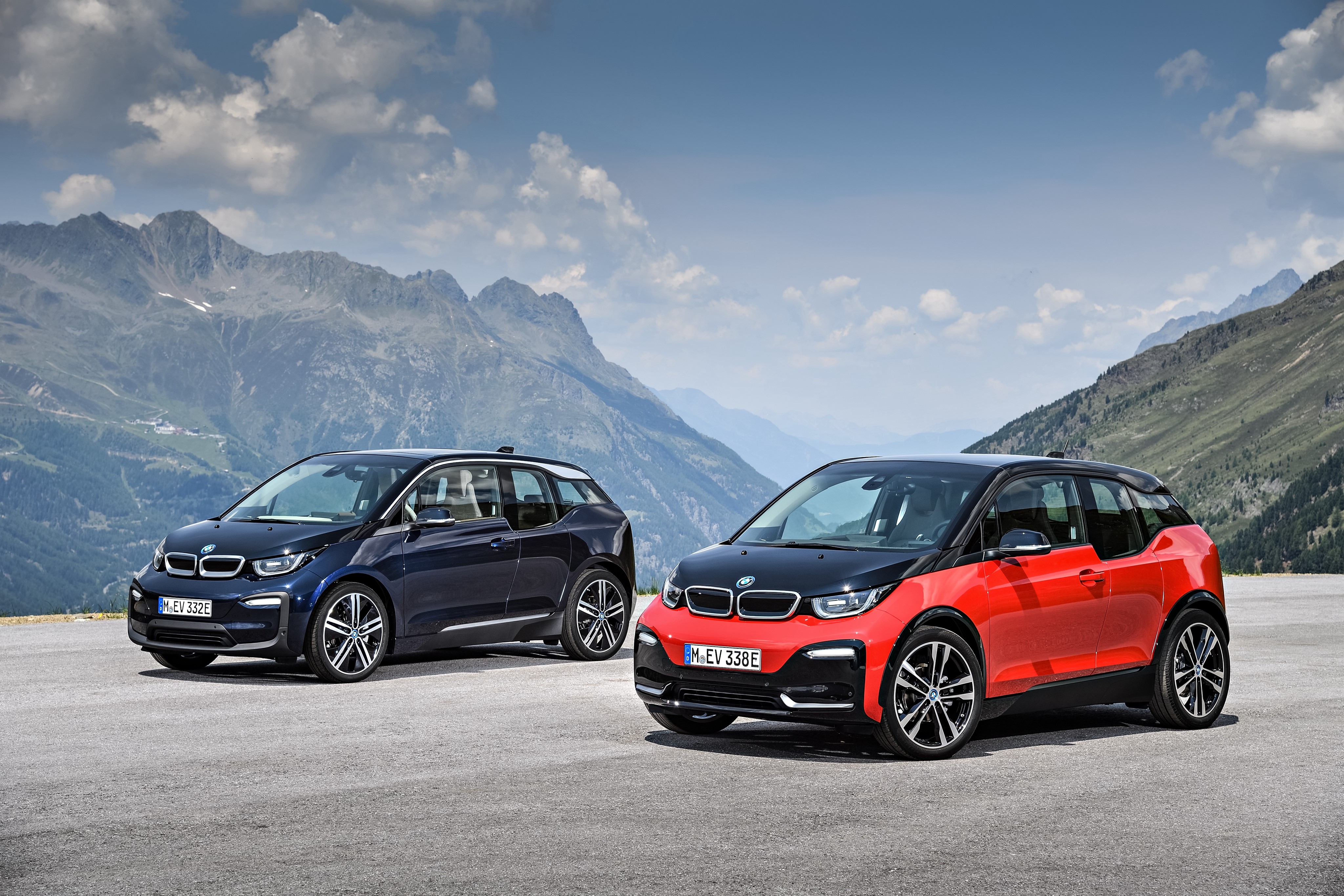 Two BMW i3 cars in mountains HD Wallpaper