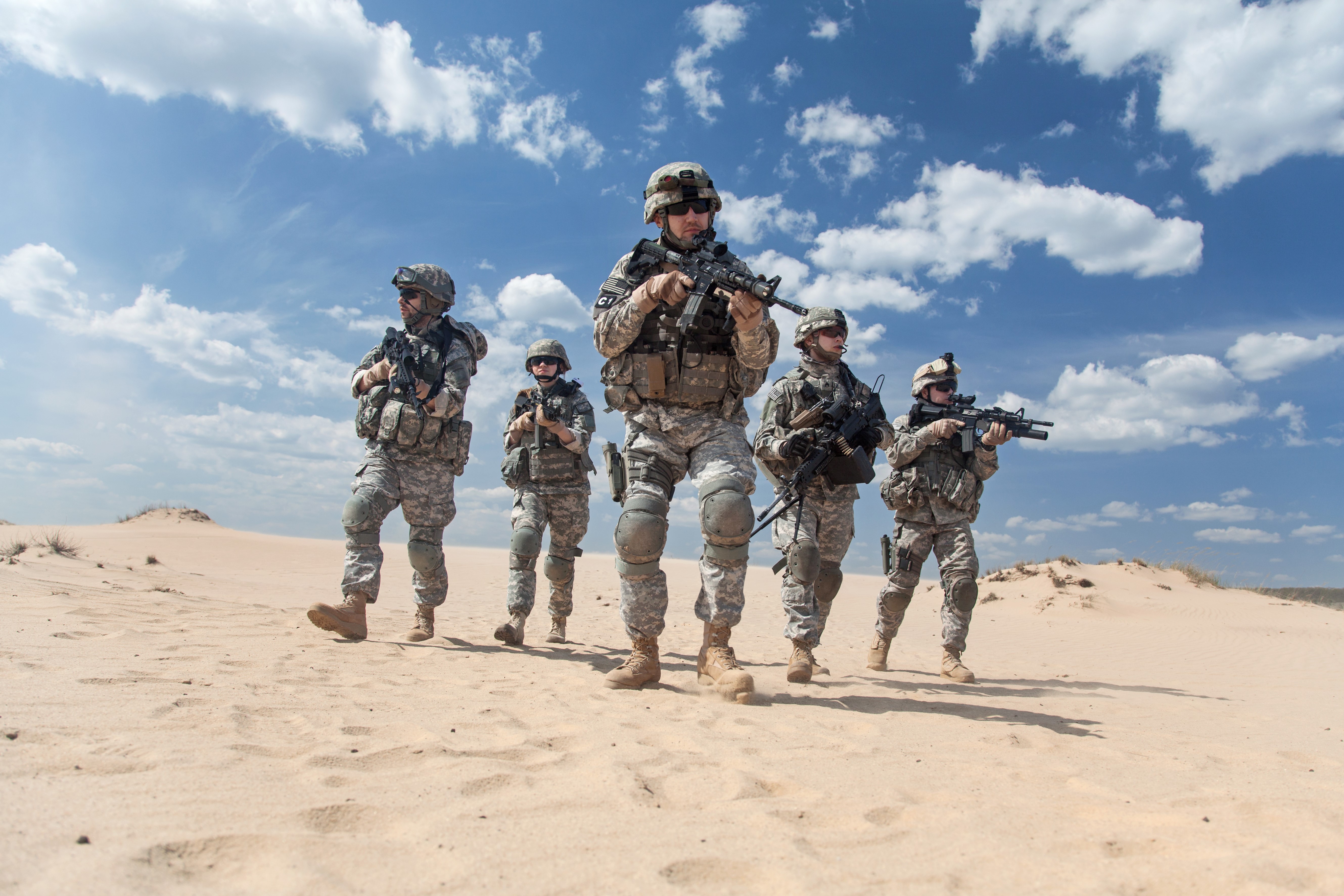 Soldiers in Desert with Assault Rifles HD Wallpaper