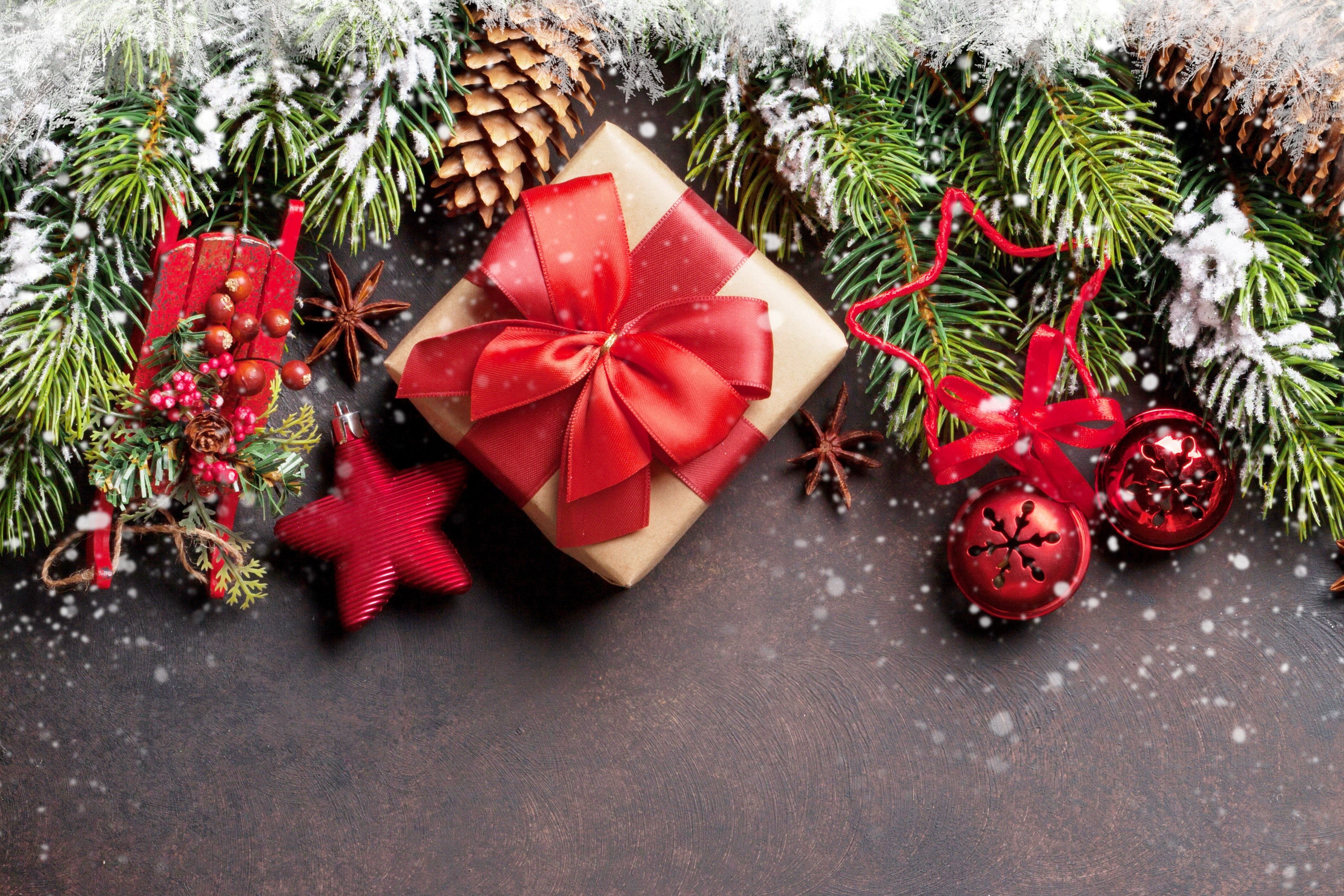 Christmas gift with pine branches and ornaments HD Wallpaper