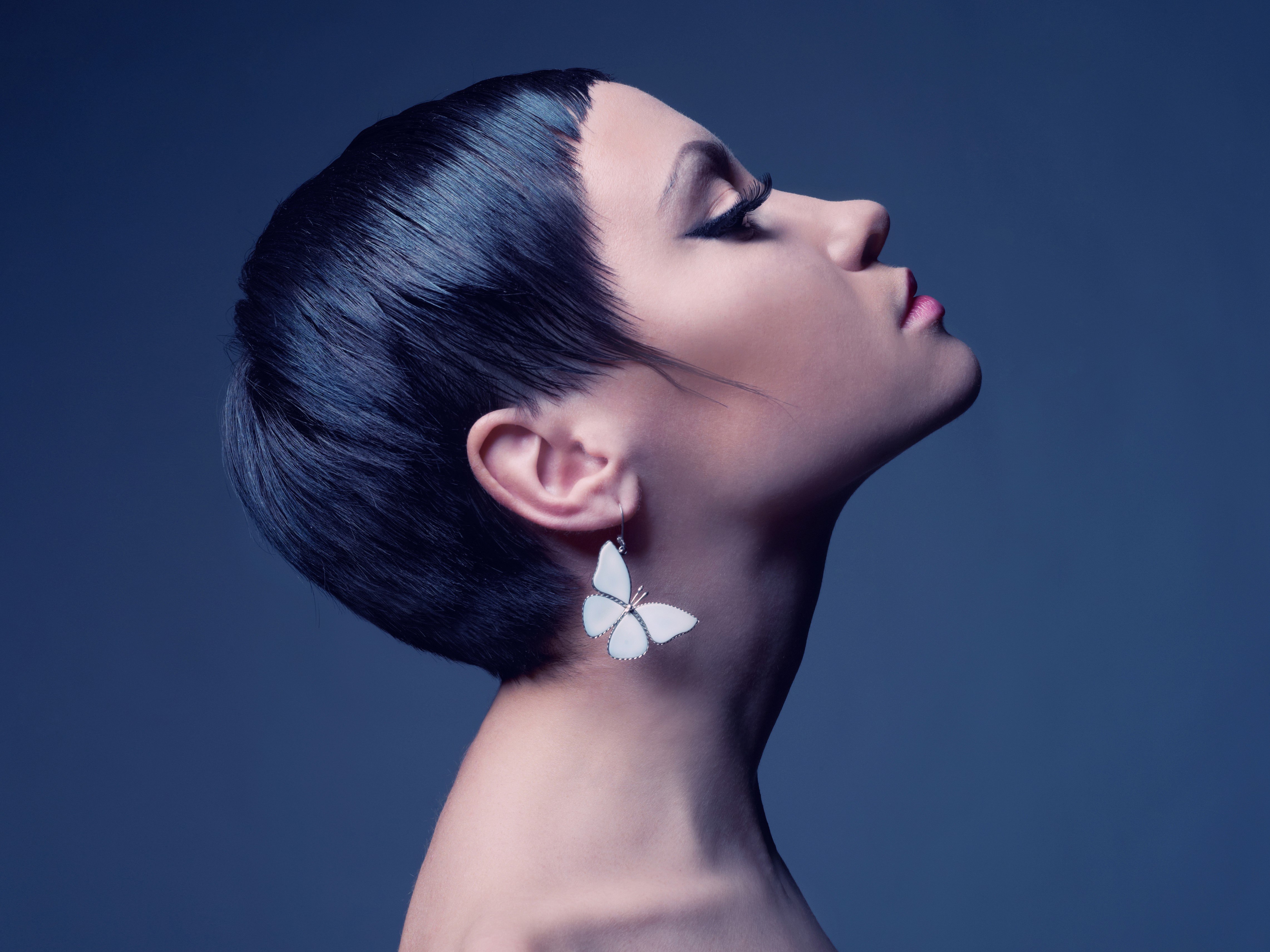 Brunette girl with butterfly earring HD Wallpaper
