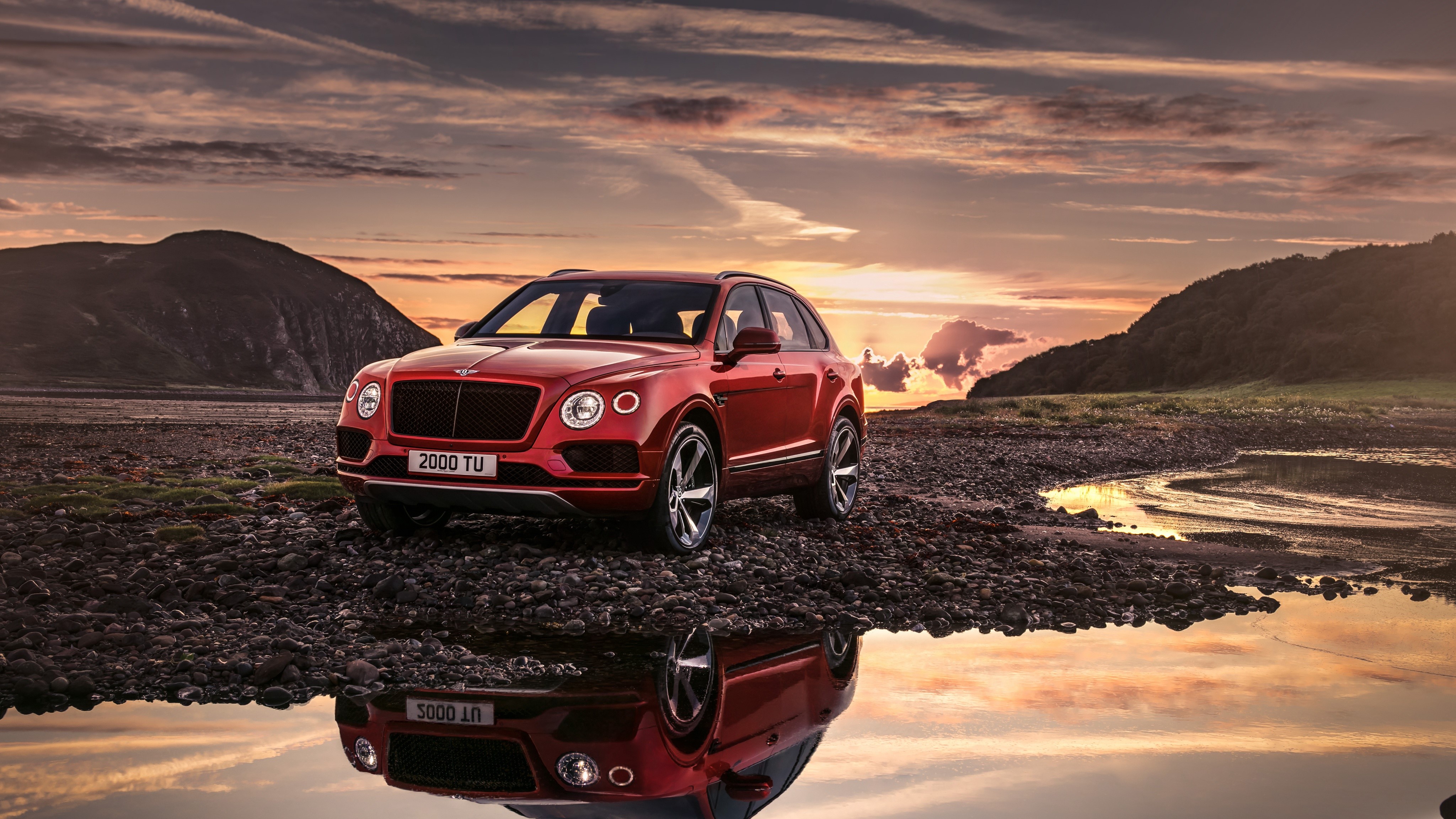 Red Bentley Bentayga 2018 SUV at Sunset HD Wallpaper