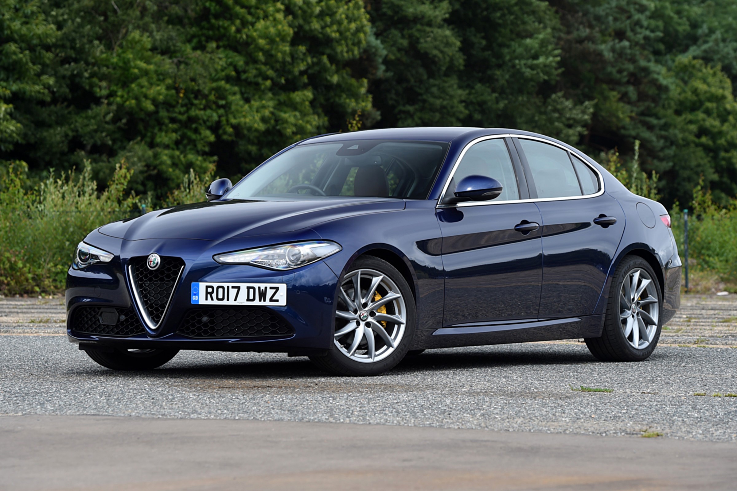 Blue Alfa Romeo Giulia Quadrifoglio sedan HD Wallpaper