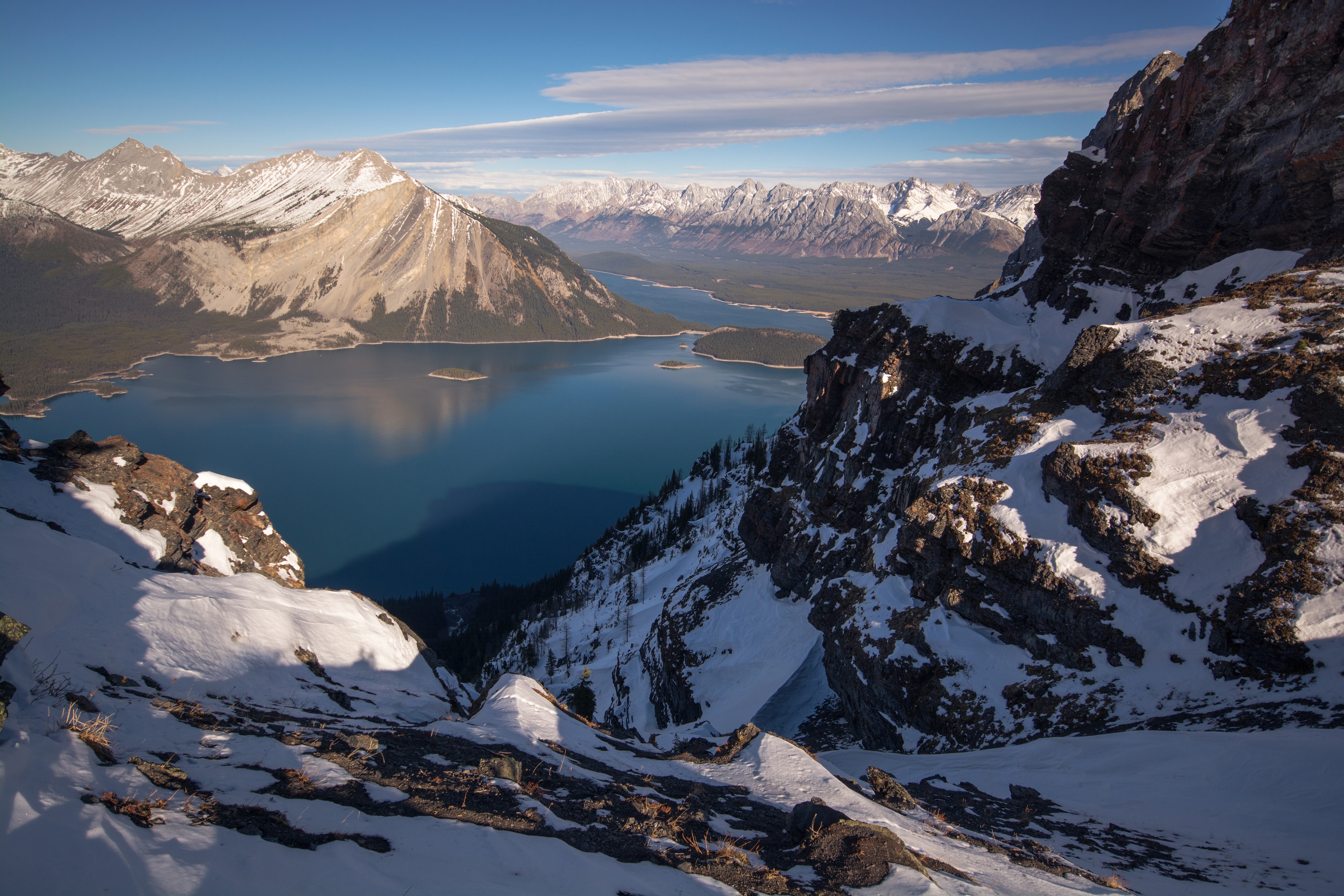 Snowy Mountains and Lake in Banff National Park, Canada HD Wallpaper