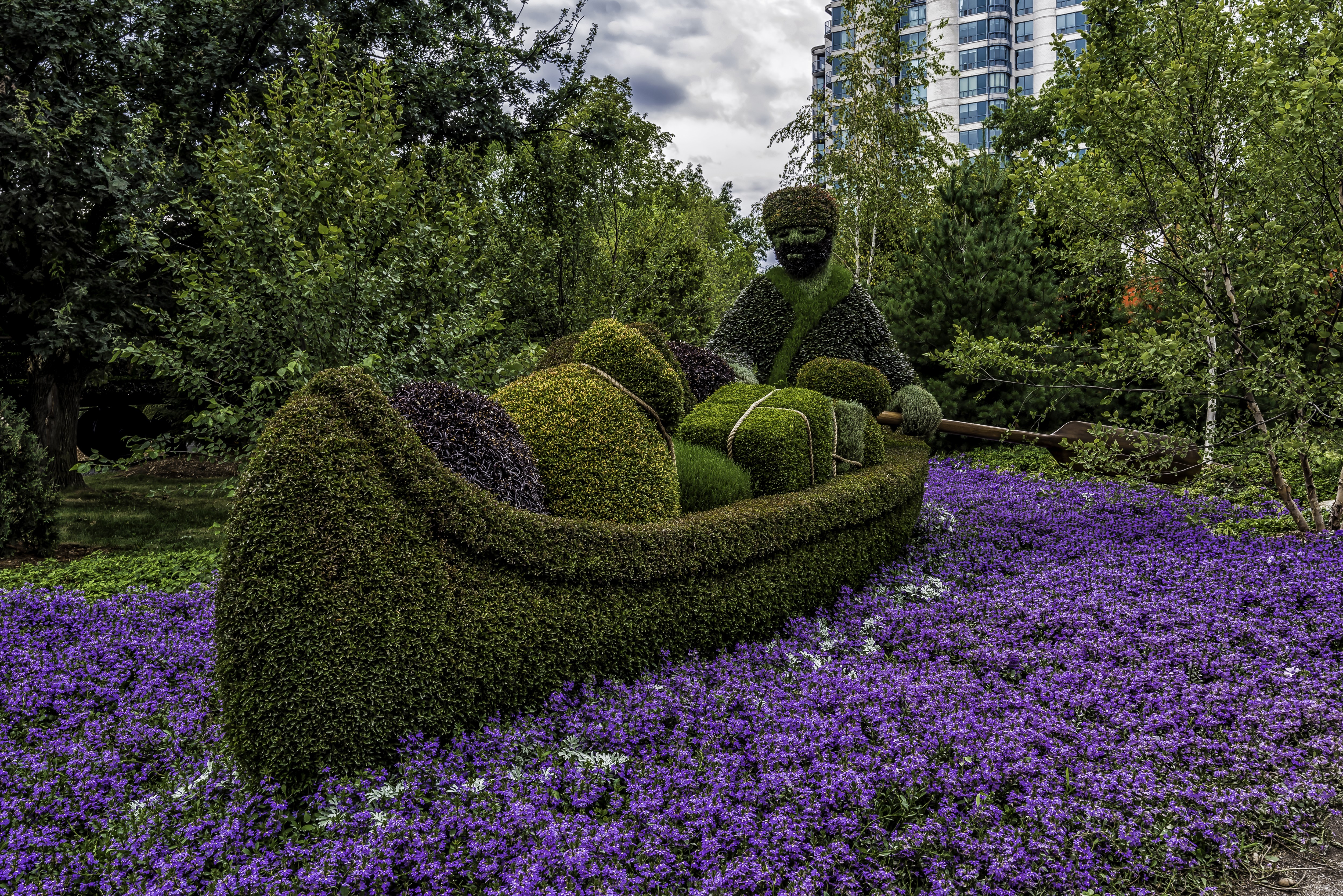 Topiary man in a canoe in Ottawa, Ontario, Canada HD Wallpaper