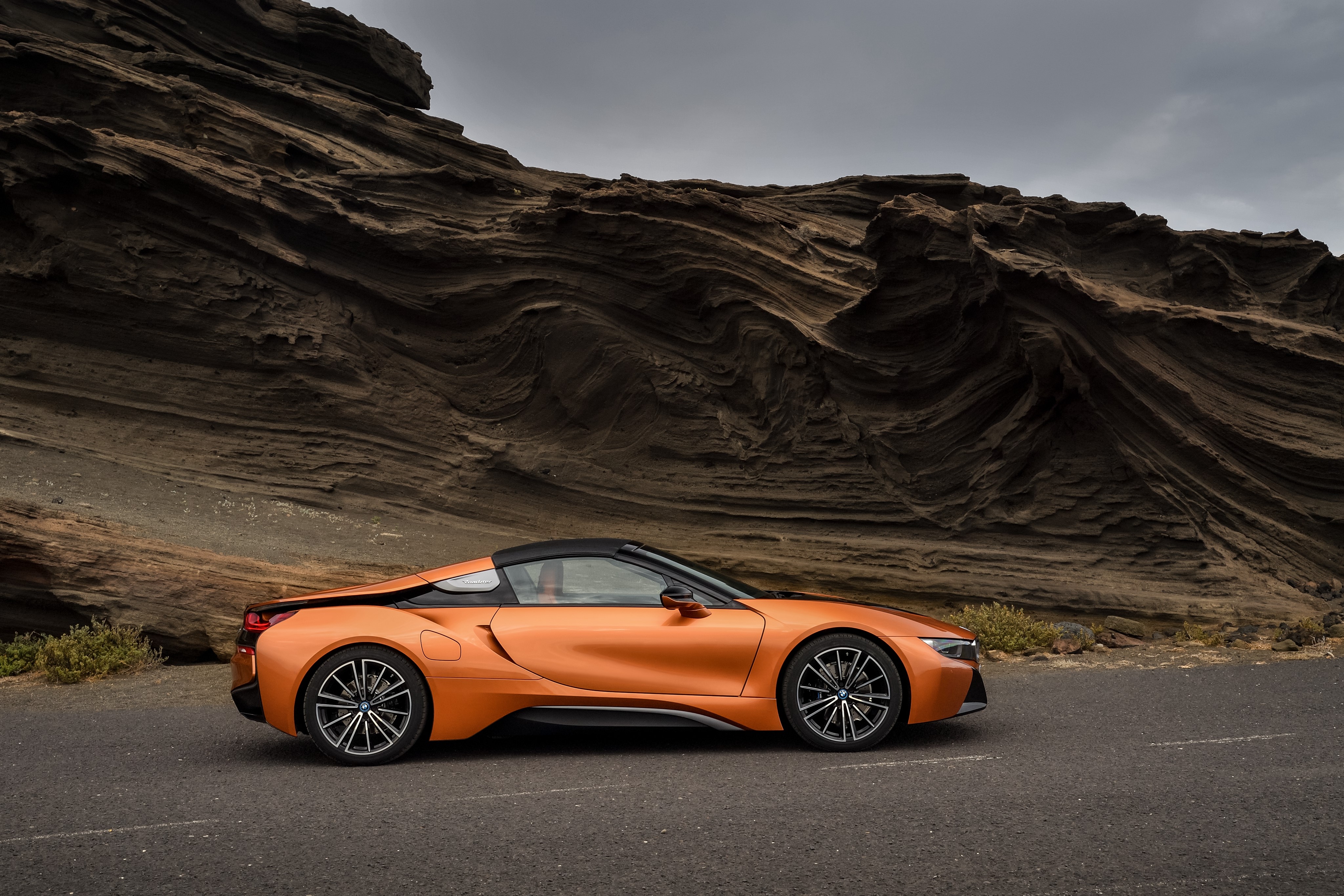4K 2018 BMW i8 Roadster Side View HD Wallpaper